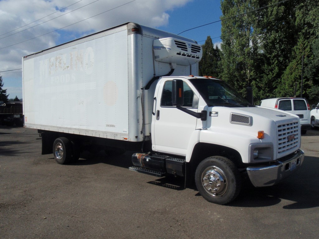 2006 GMC C6500 REFRIGERATOR TRUCK 8832_PA010071-Medium