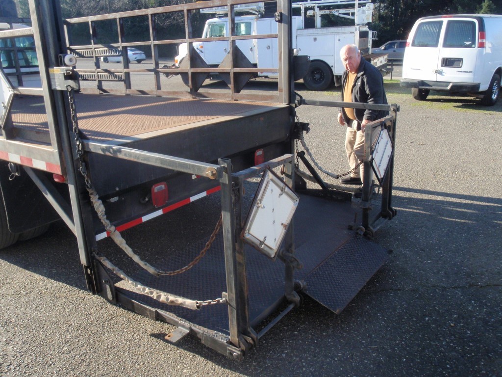 2006 Ford F550 61f321256ebdea669e4dd043