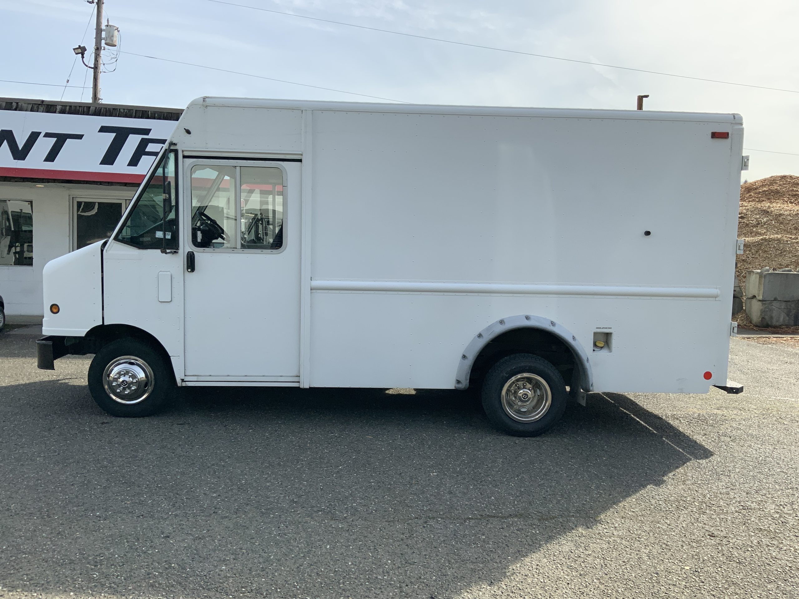 2011 Ford E350 Step Van 6414b26dc40e015bf4691216-scaled