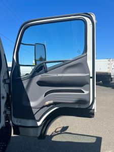 2013 Mitsubishi Fuso Box truck 9
