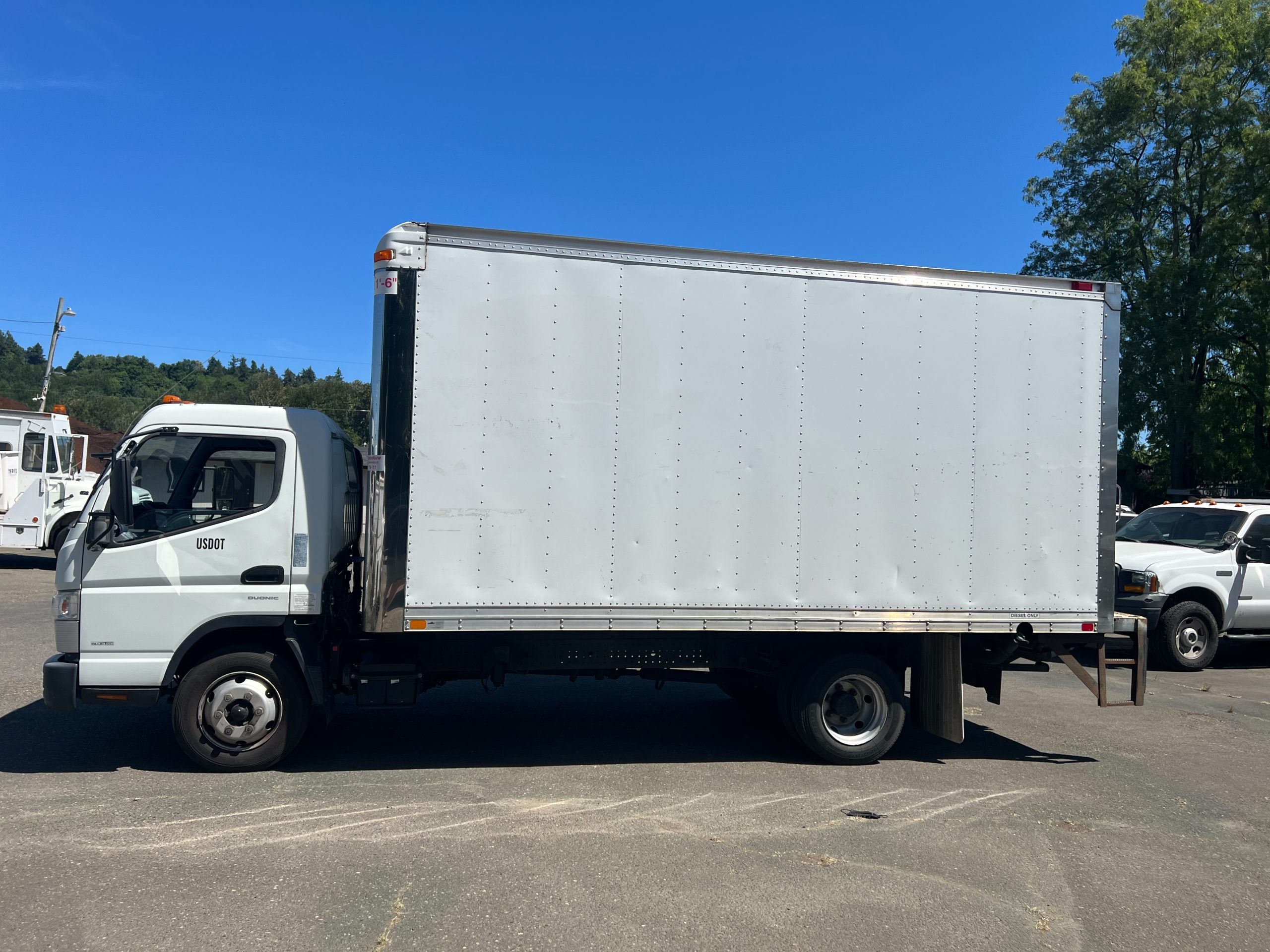 2013 Mitsubishi Fuso Box truck IMG_2300-scaled