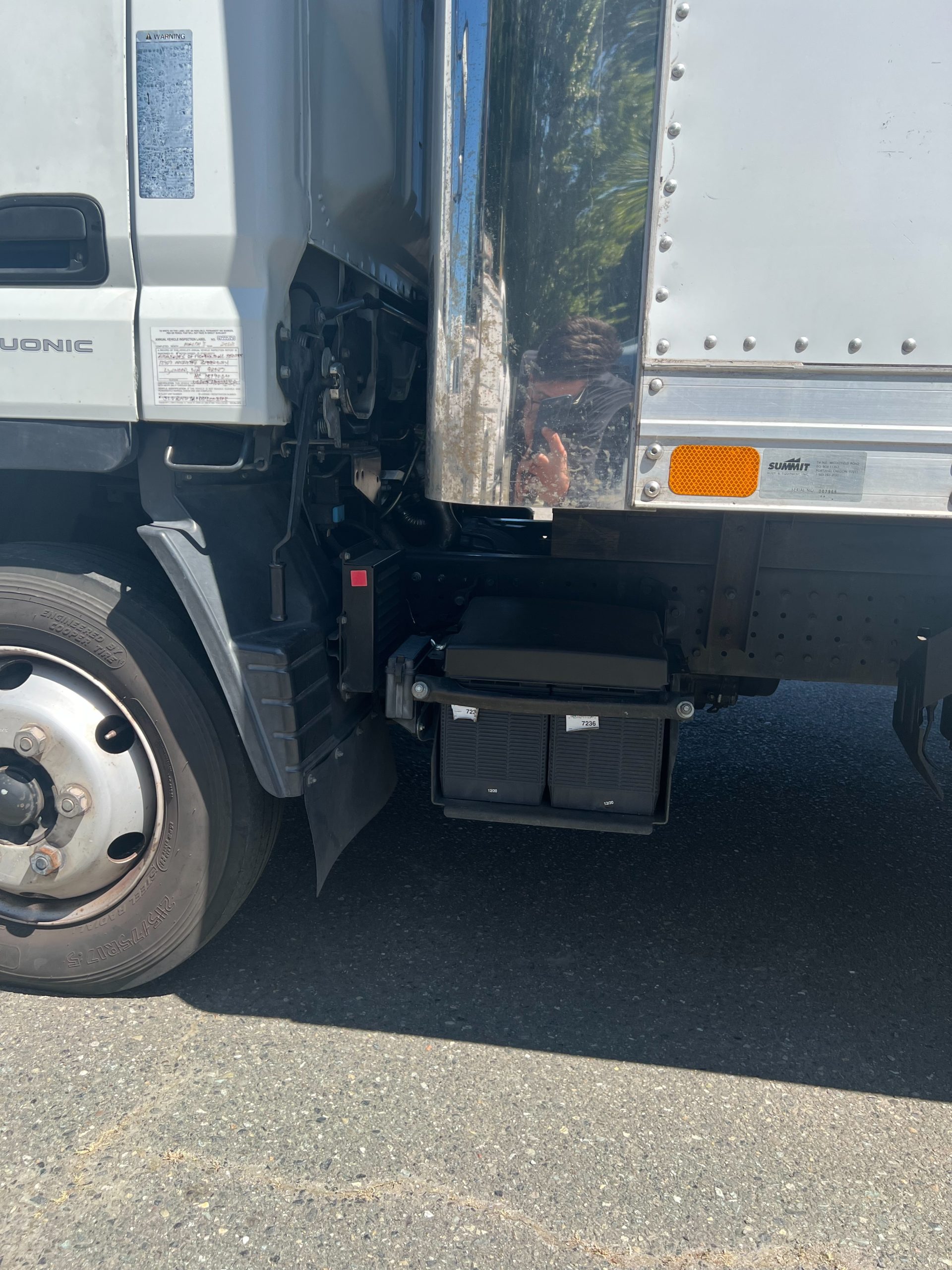 2013 Mitsubishi Fuso Box truck IMG_2321-scaled