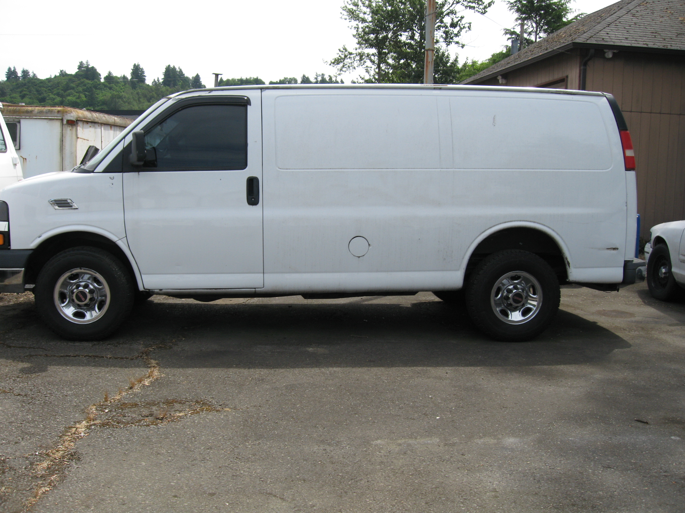 2007 Chevy G2500 IMG_0313