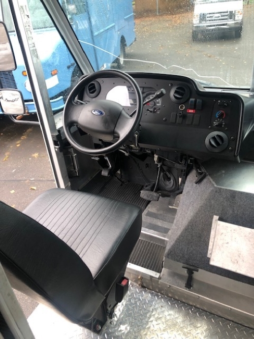 2013 Ford E350 Step van adj6