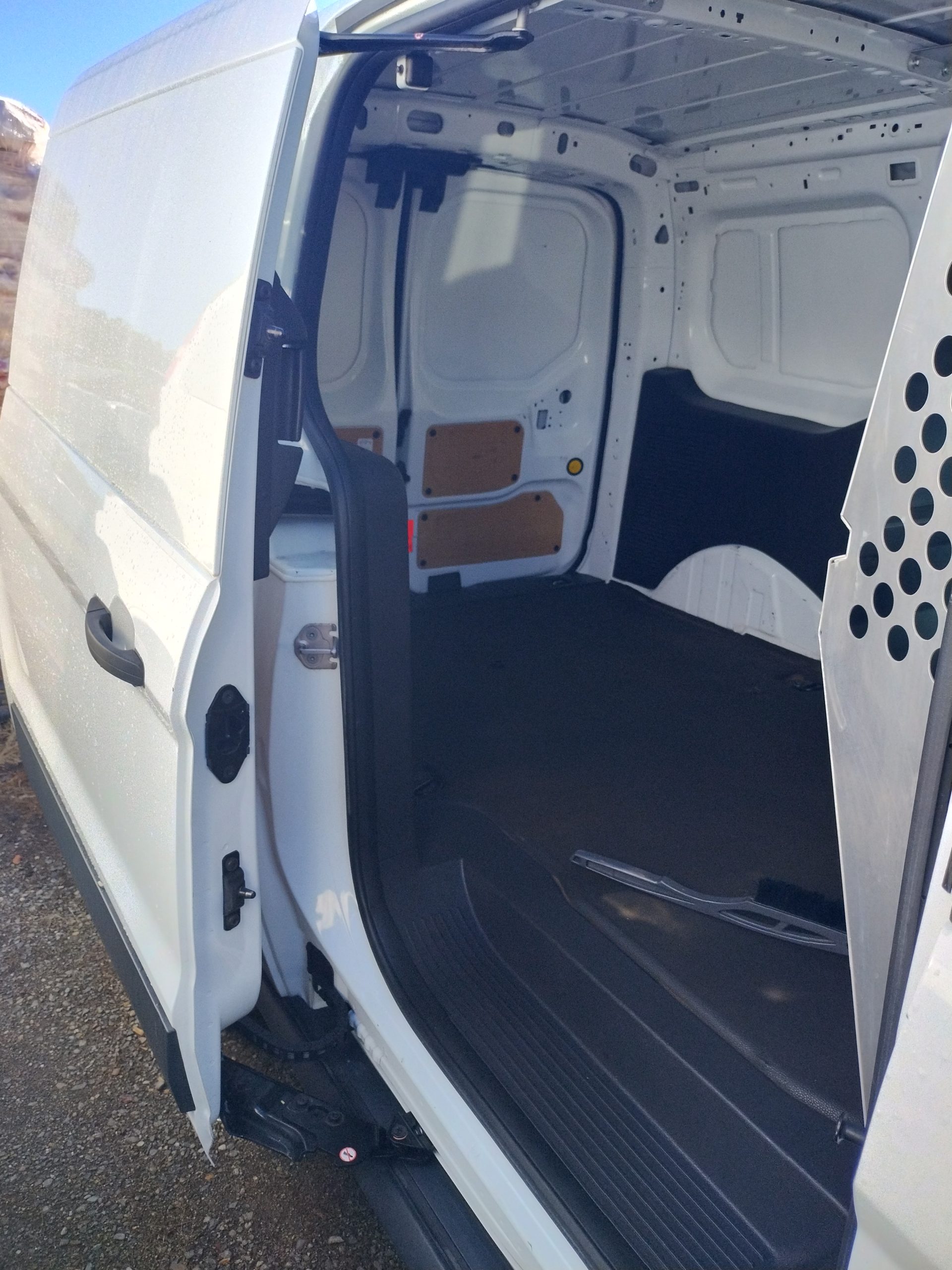 2018 FORD TRANSIT CONNECT CARGO VAN IMG_20231018_111059173_HDR-scaled