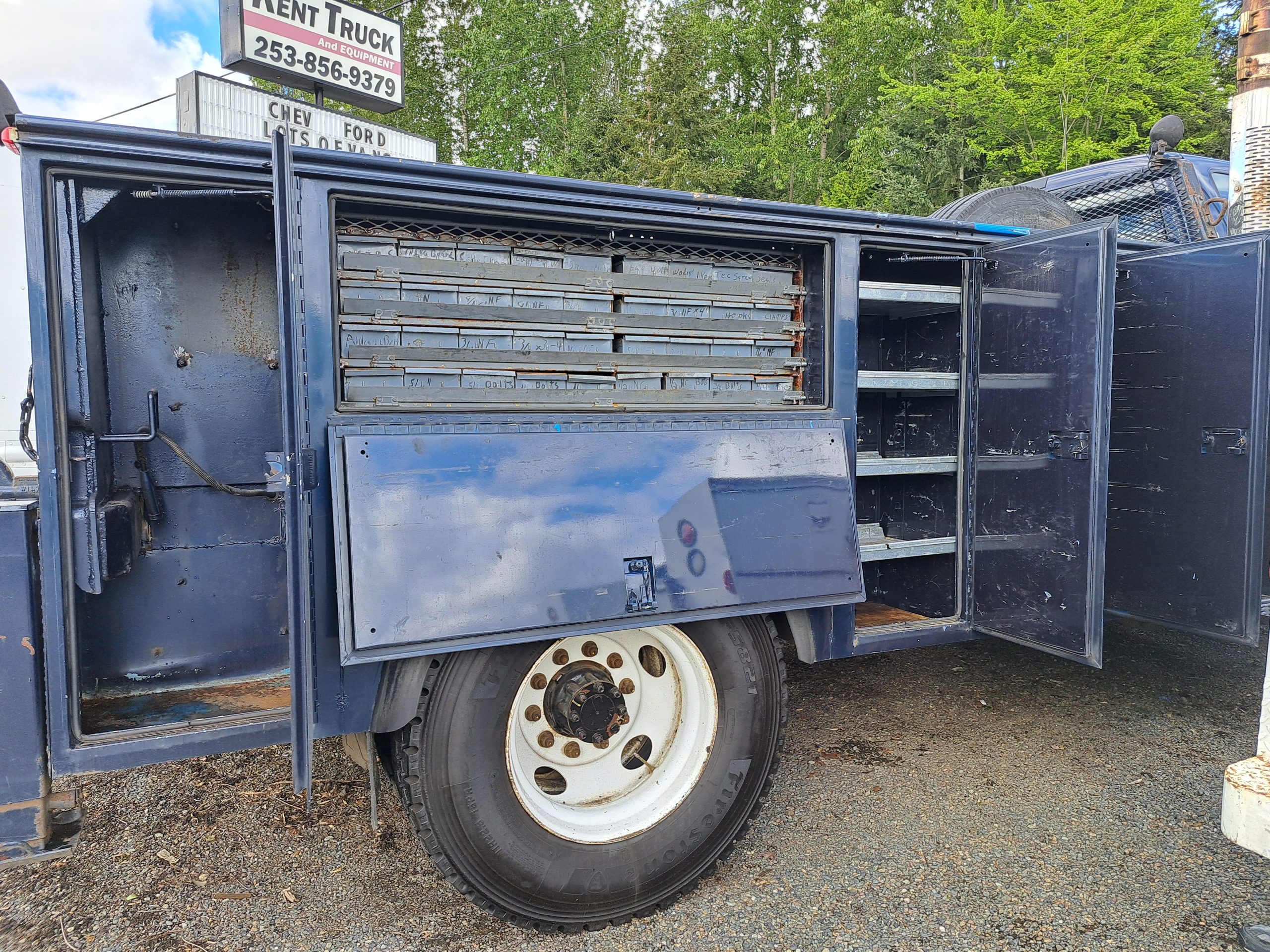 Ford F-750 4x2 Service Truck 20240507_104112-scaled