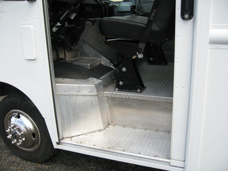 2011 Ford E-450 RWD Utilimaster Step Van IMG_0054-768x576-1