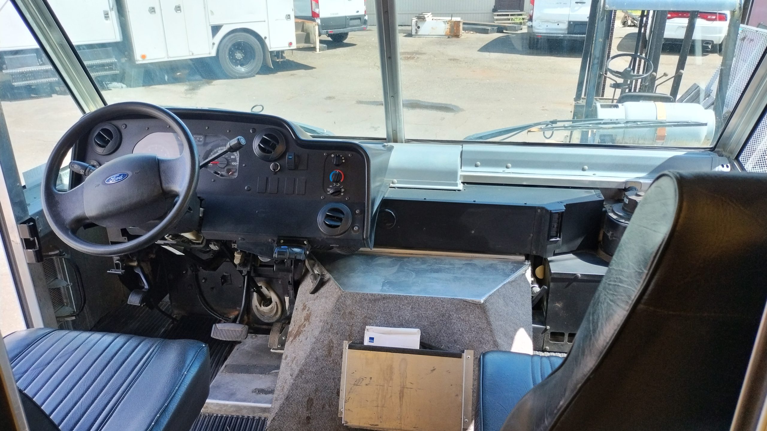 2011 FORD E450 14FT STEPVAN IMG_20240429_134545941_HDR-scaled
