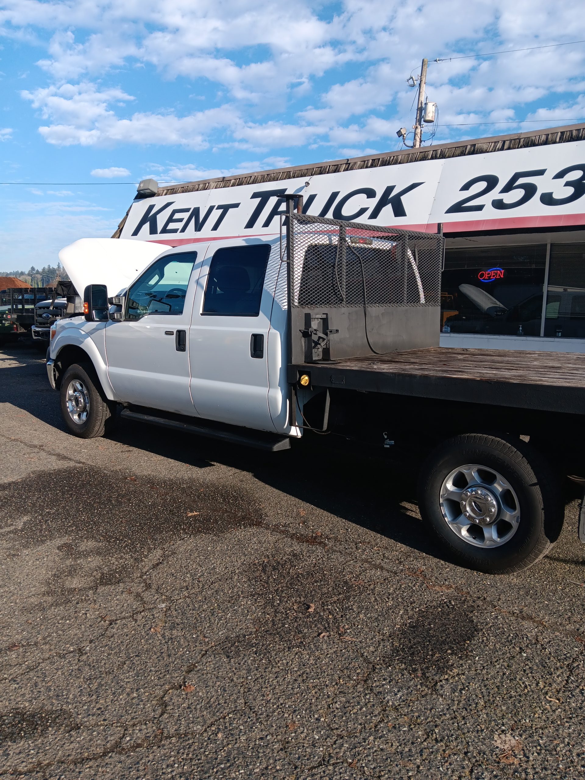 2014 Ford F-350 4x4 Flatbed 1000009454-scaled