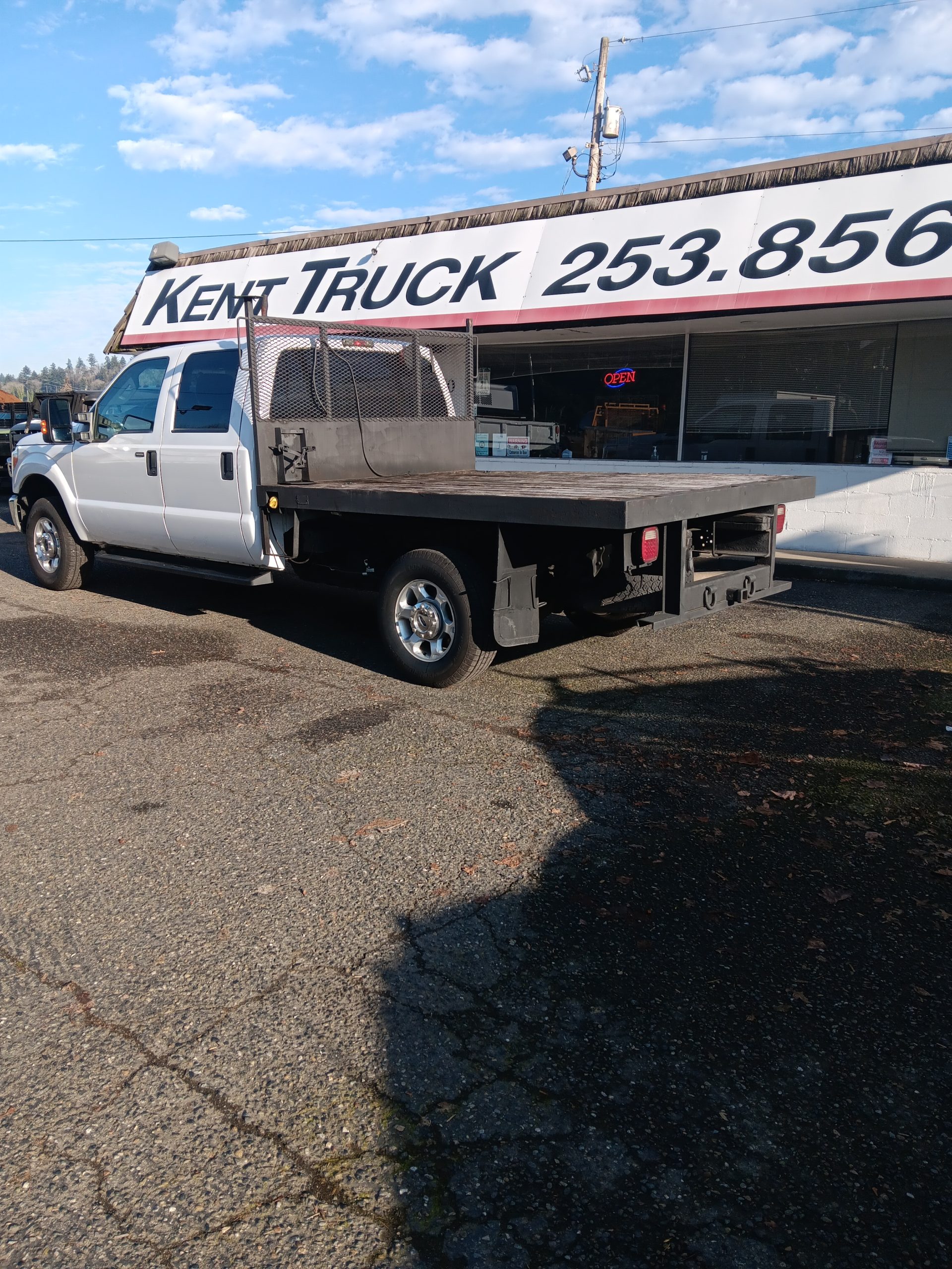 2014 Ford F-350 4x4 Flatbed 1000009457-scaled