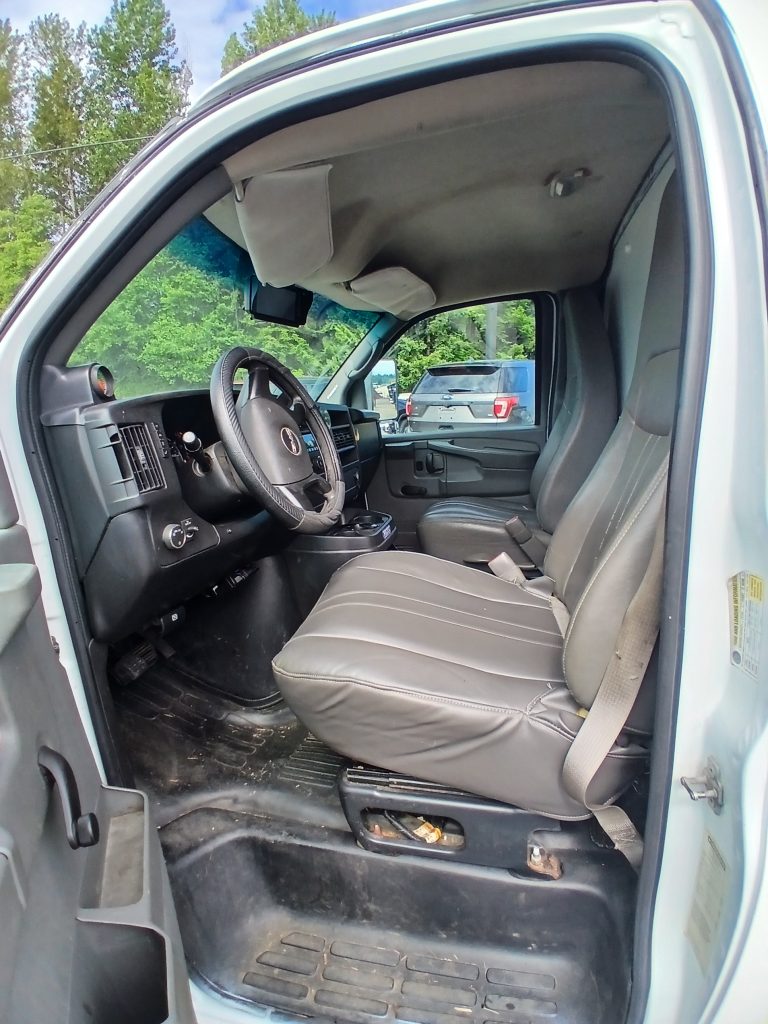 2010 GMC Savana Box Truck 1000007045-768x1024-1