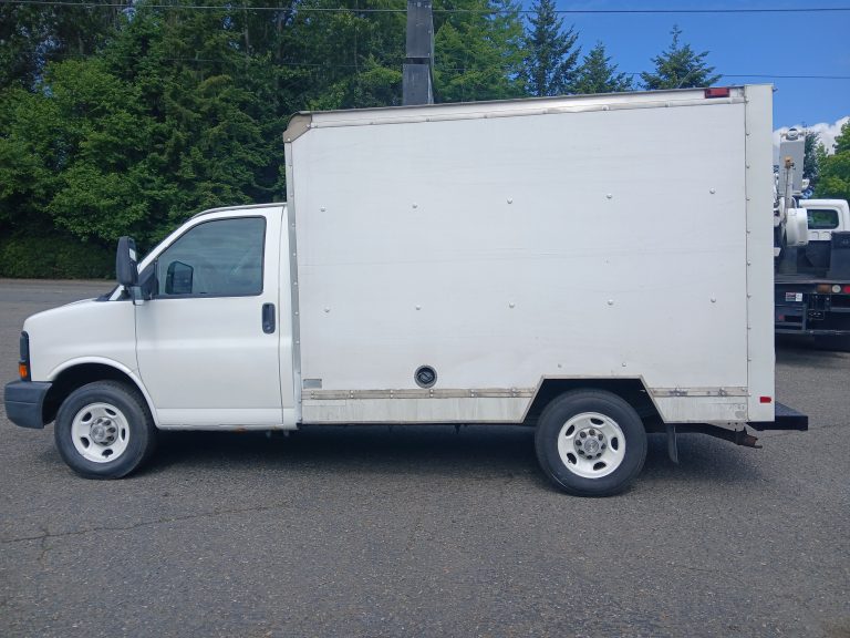 2010 GMC Savana Box Truck 1000007050-768x576-1