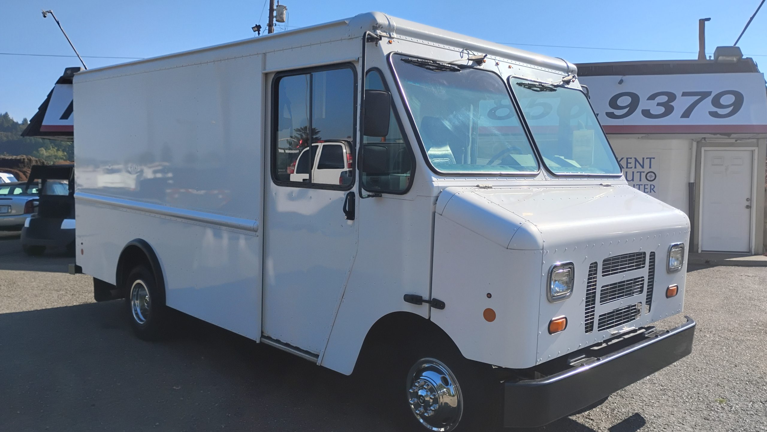 Ford E350 Stepvan - image 1 of 6