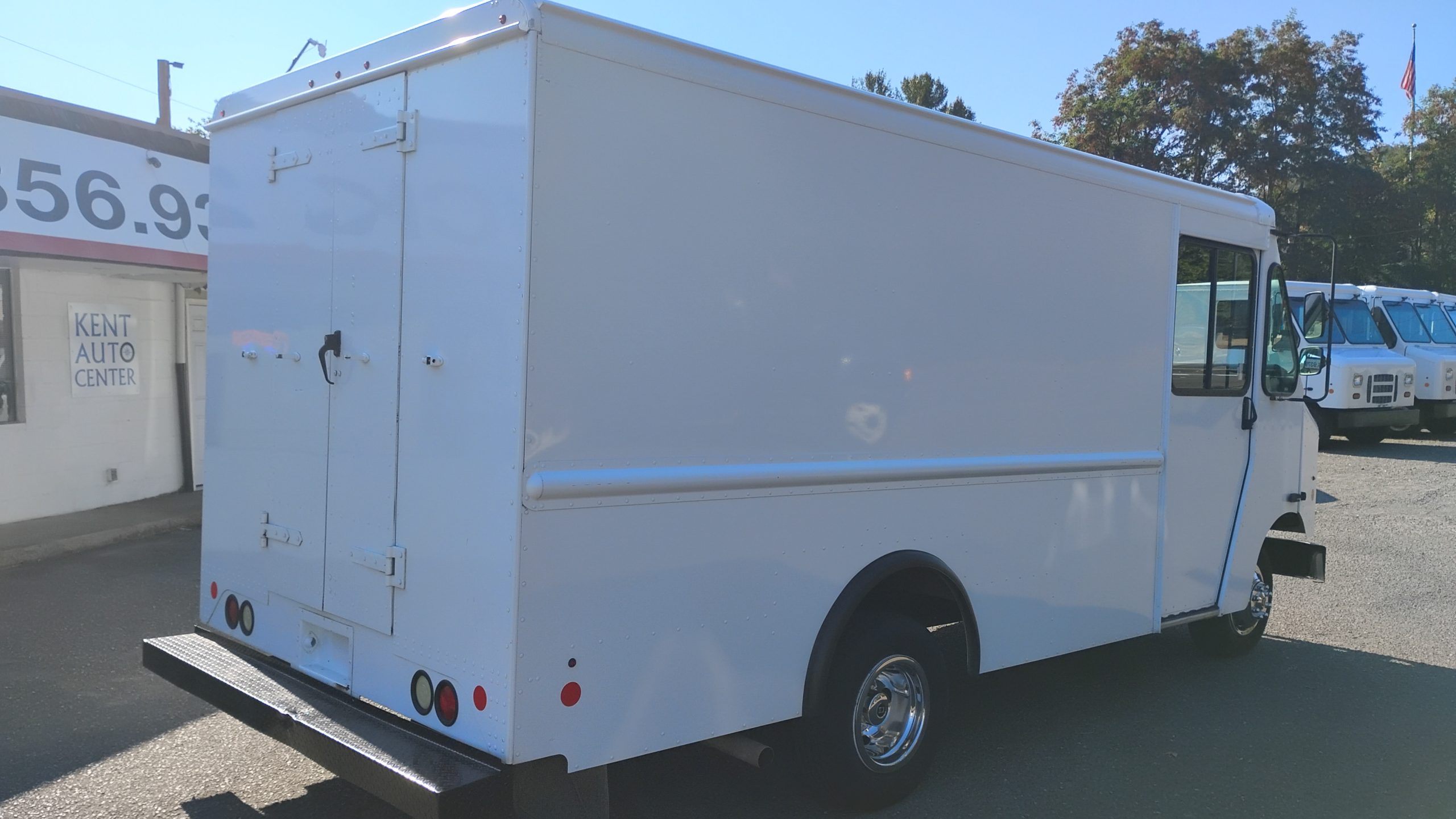 Ford E350 Stepvan - image 3 of 6