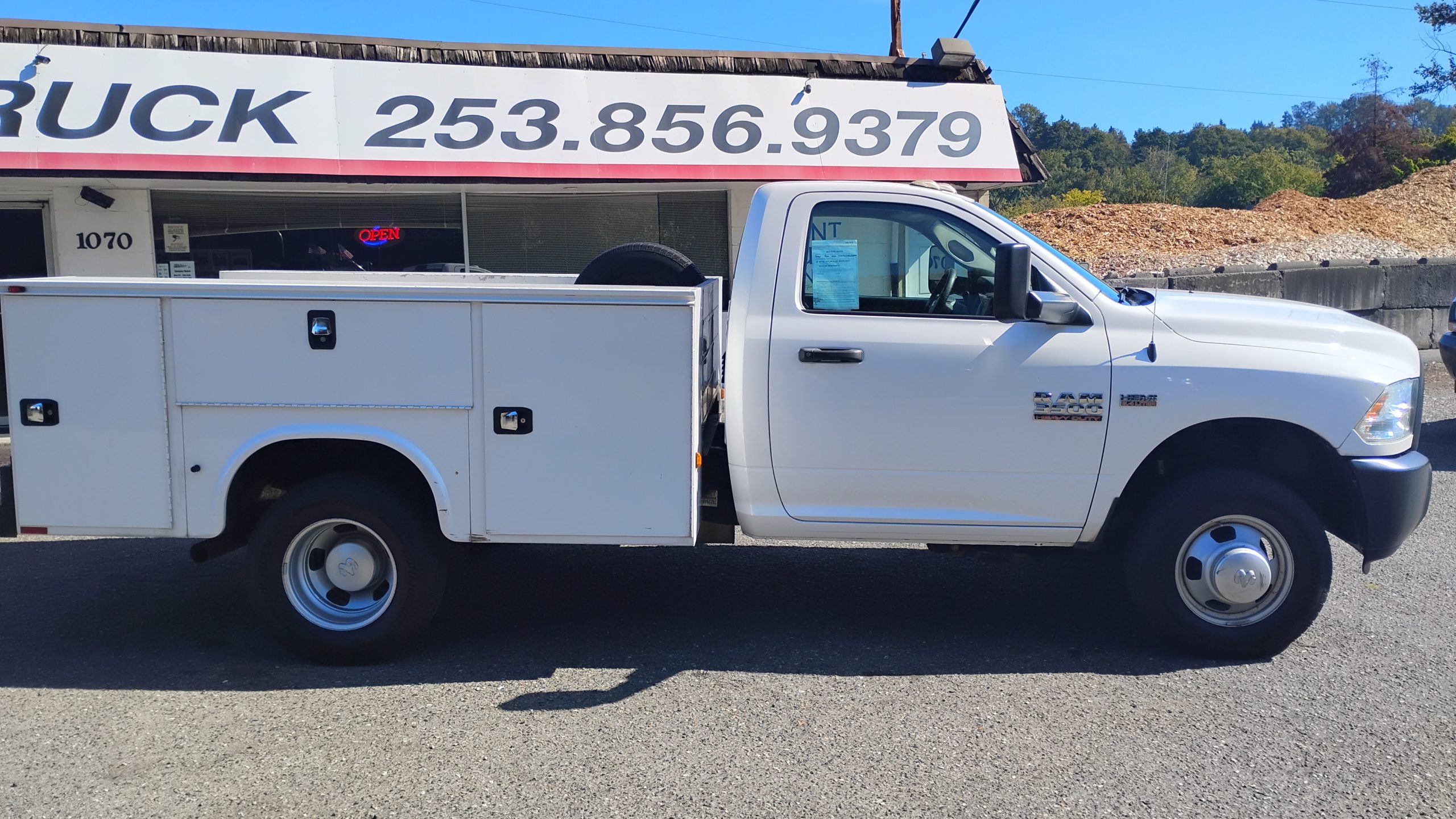 2016 Dodge Ram 3500 - image 2 of 6
