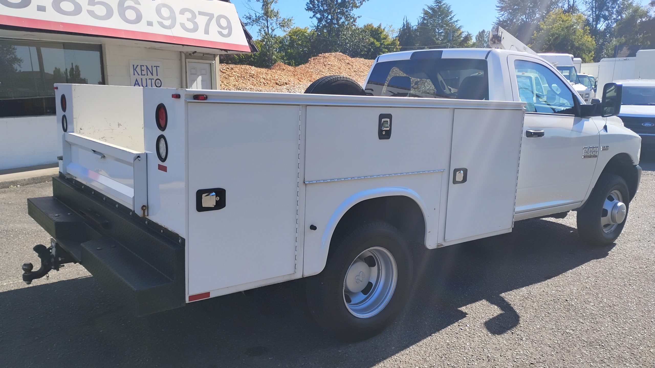 2016 Dodge Ram 3500 - image 3 of 6