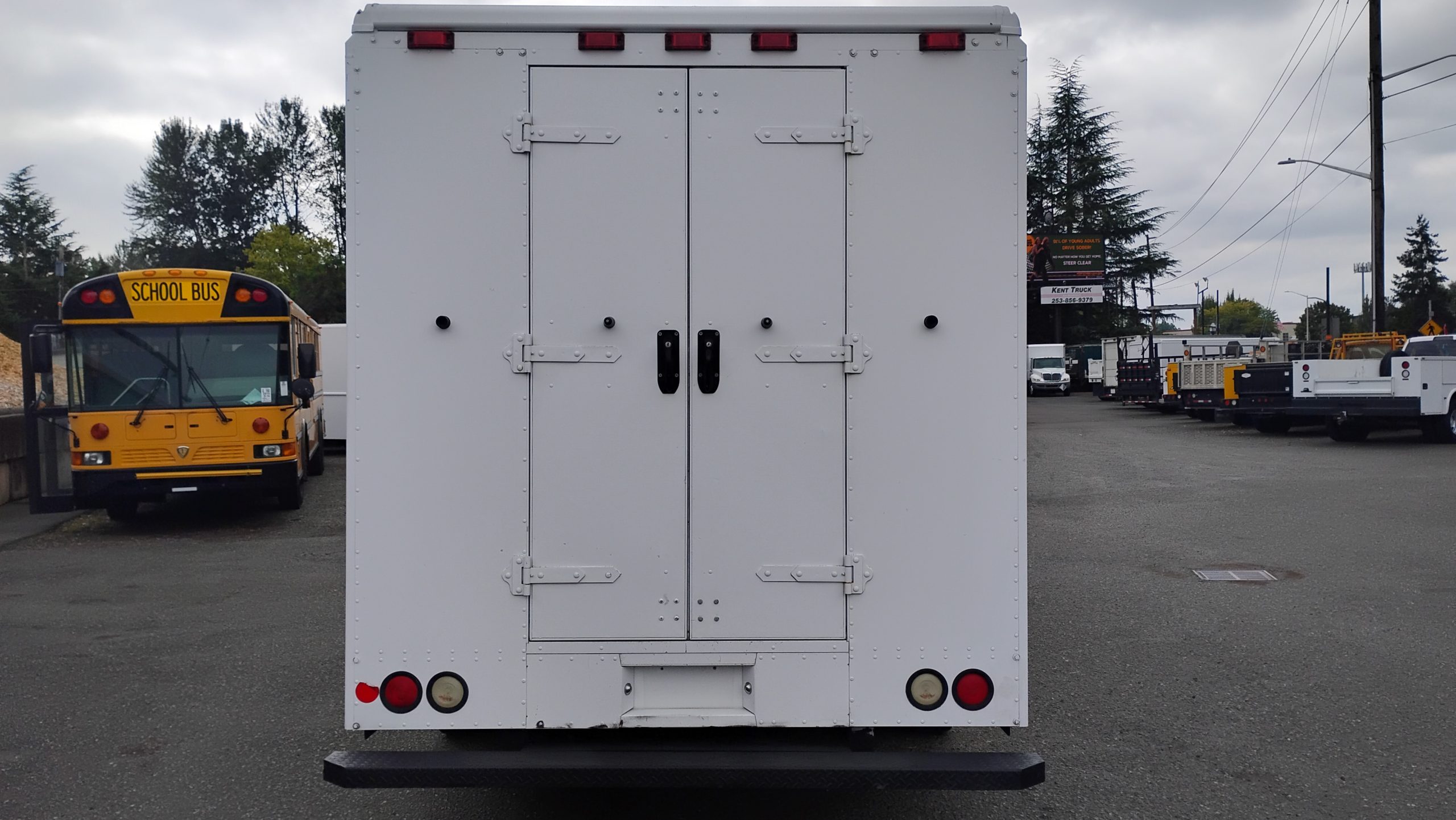 2011 Ford E-450 - image 4 of 6