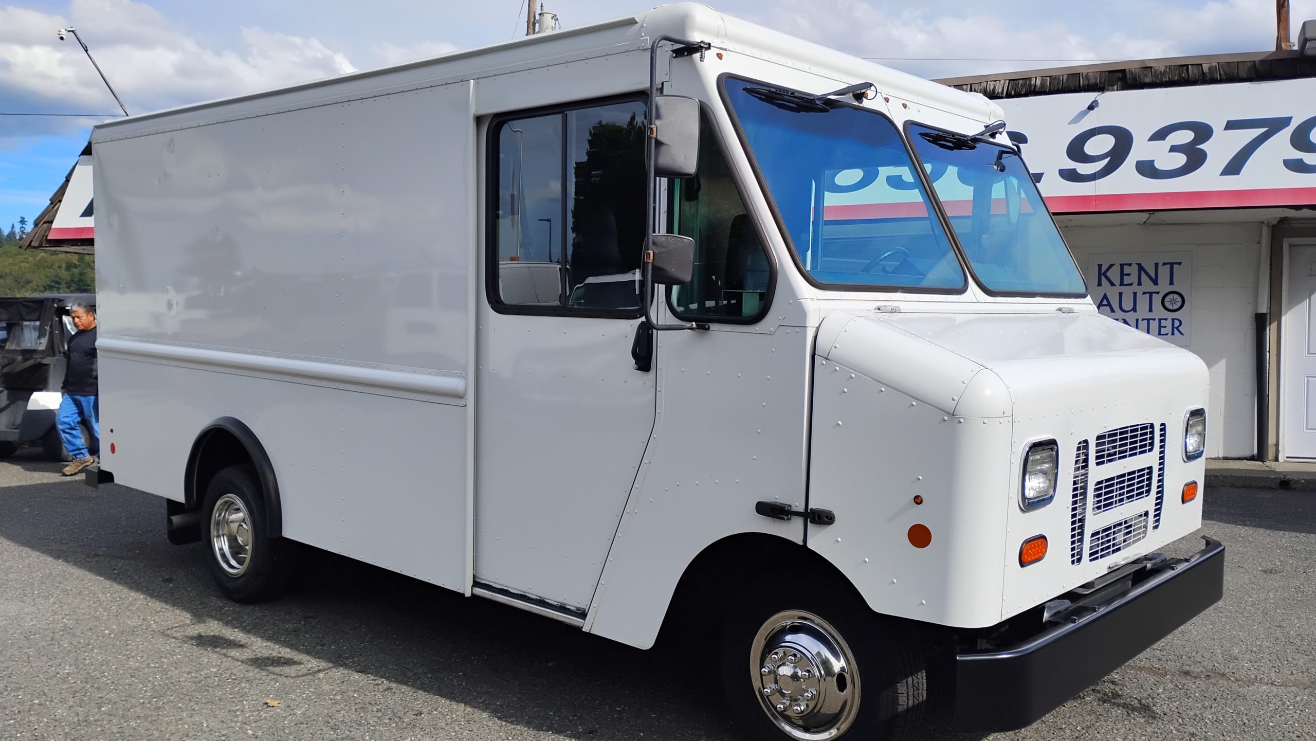 2016 Ford E-350 - image 1 of 6