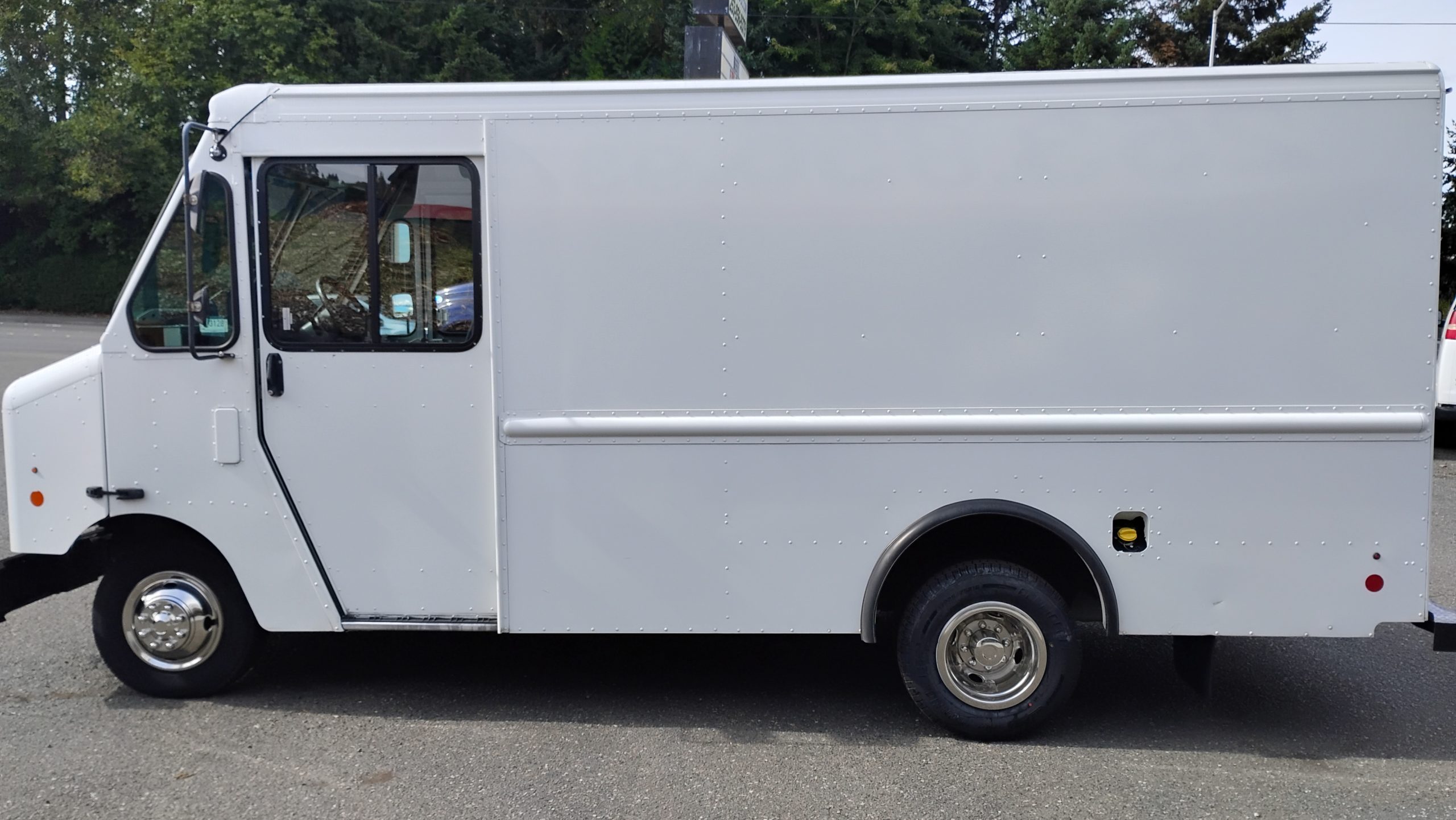 2016 Ford E-350 - image 6 of 6