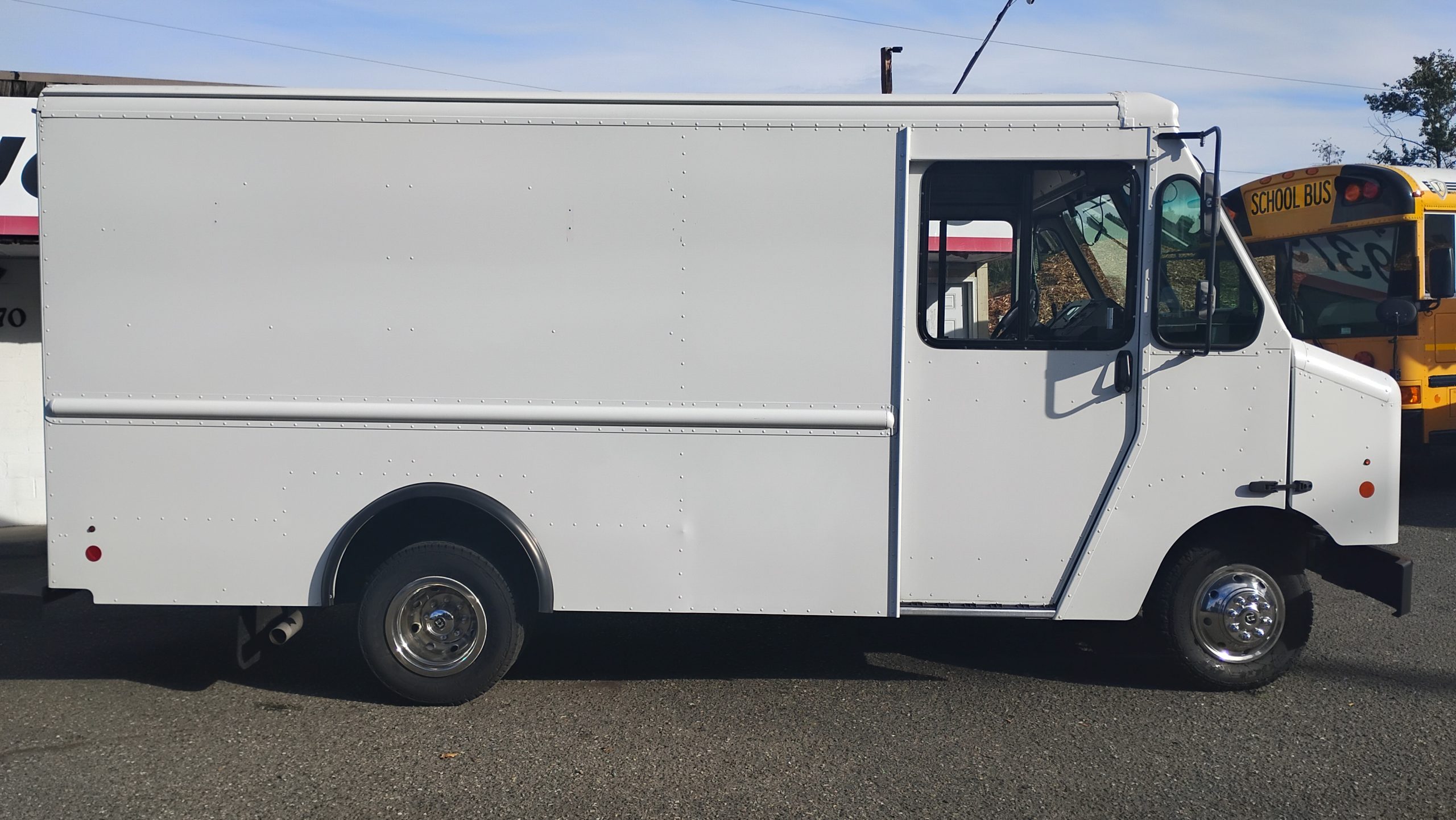 2016 Ford E-350 2016 Ford E-350 - image 2 of 6