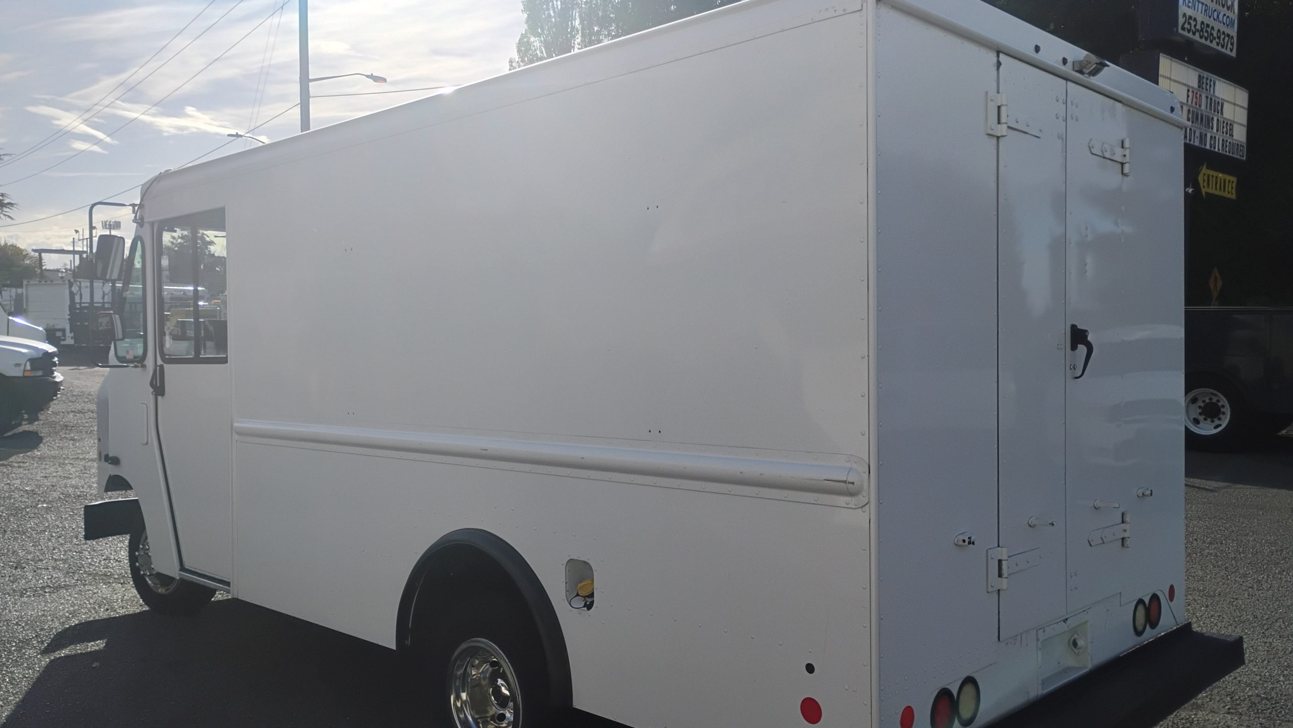 2016 Ford E-350 2016 Ford E-350 - image 5 of 6