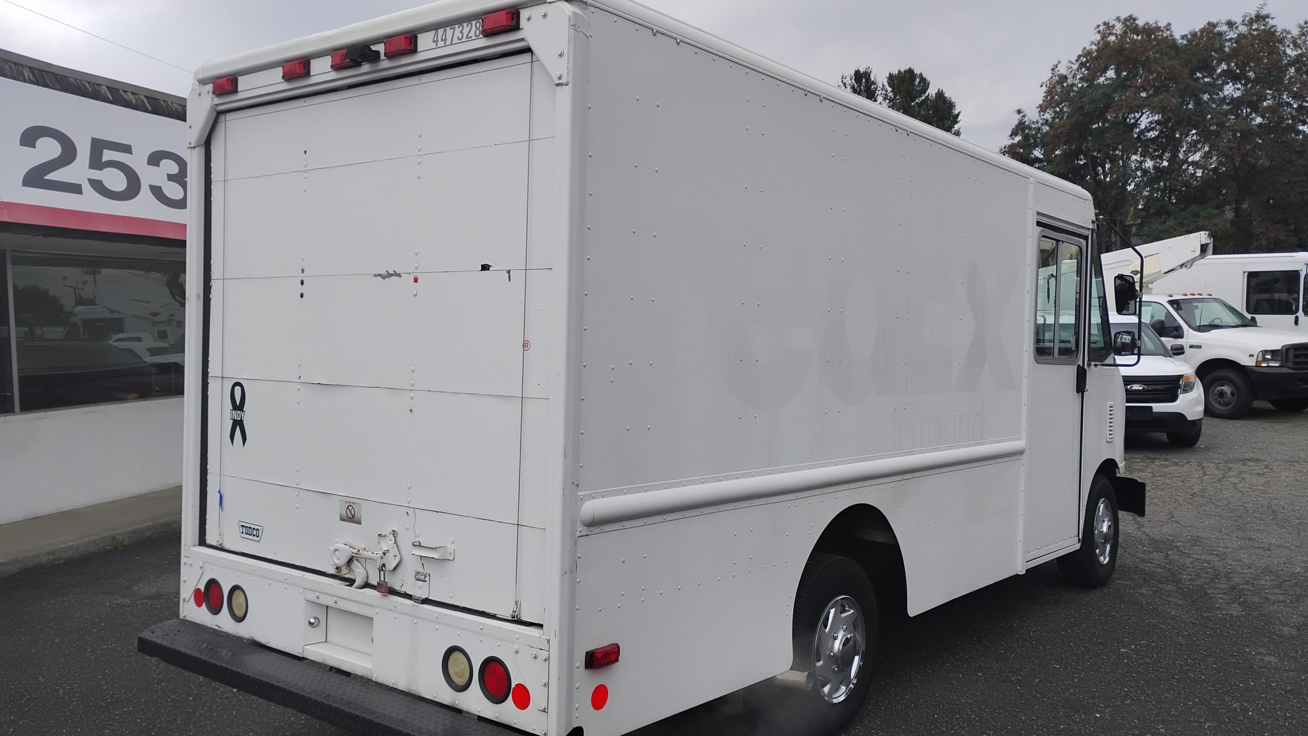 2010 Ford E350 Stepvan - image 3 of 6