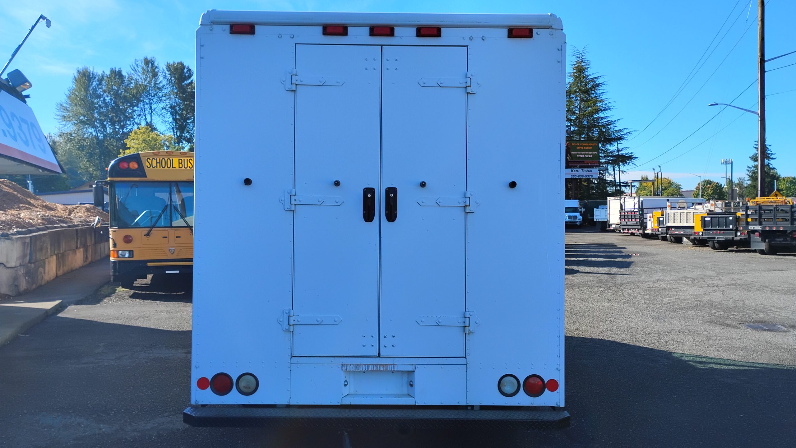 2011 FORD E450 - image 4 of 6