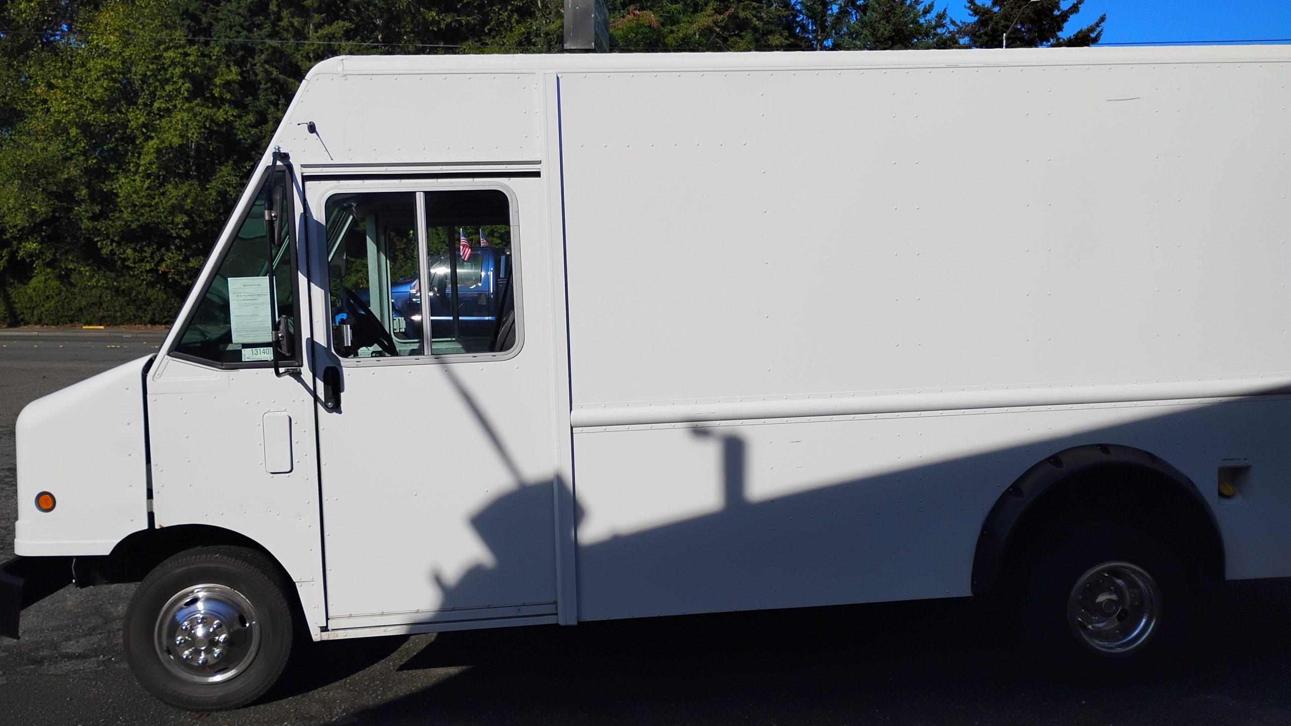 2011 FORD E450 - image 6 of 6