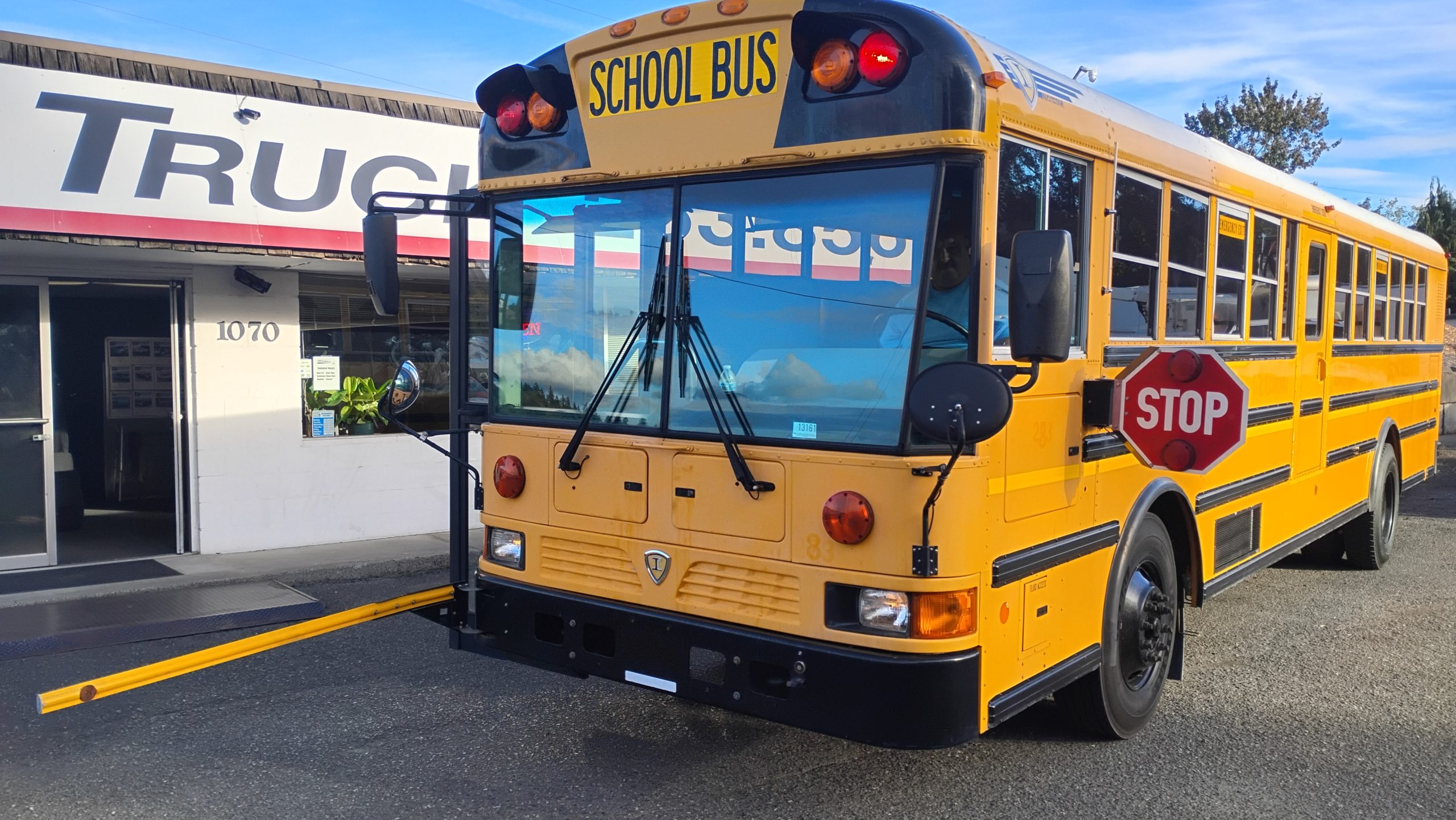 2014 IC-PB305 Bus - image 2 of 6