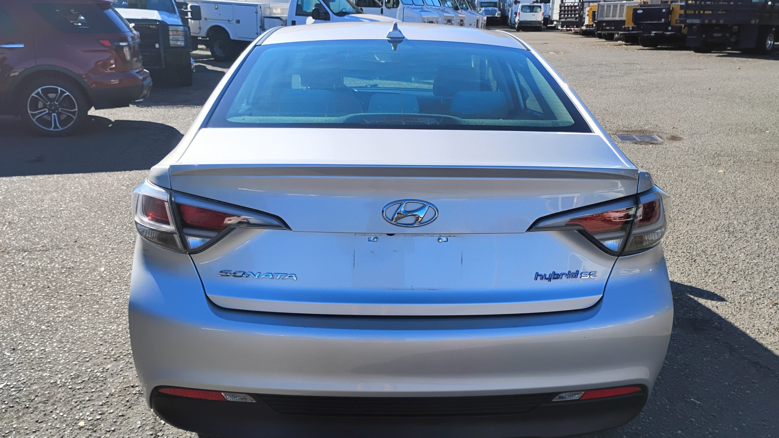 2016 Hyundai Sonata Hybrid - image 4 of 6