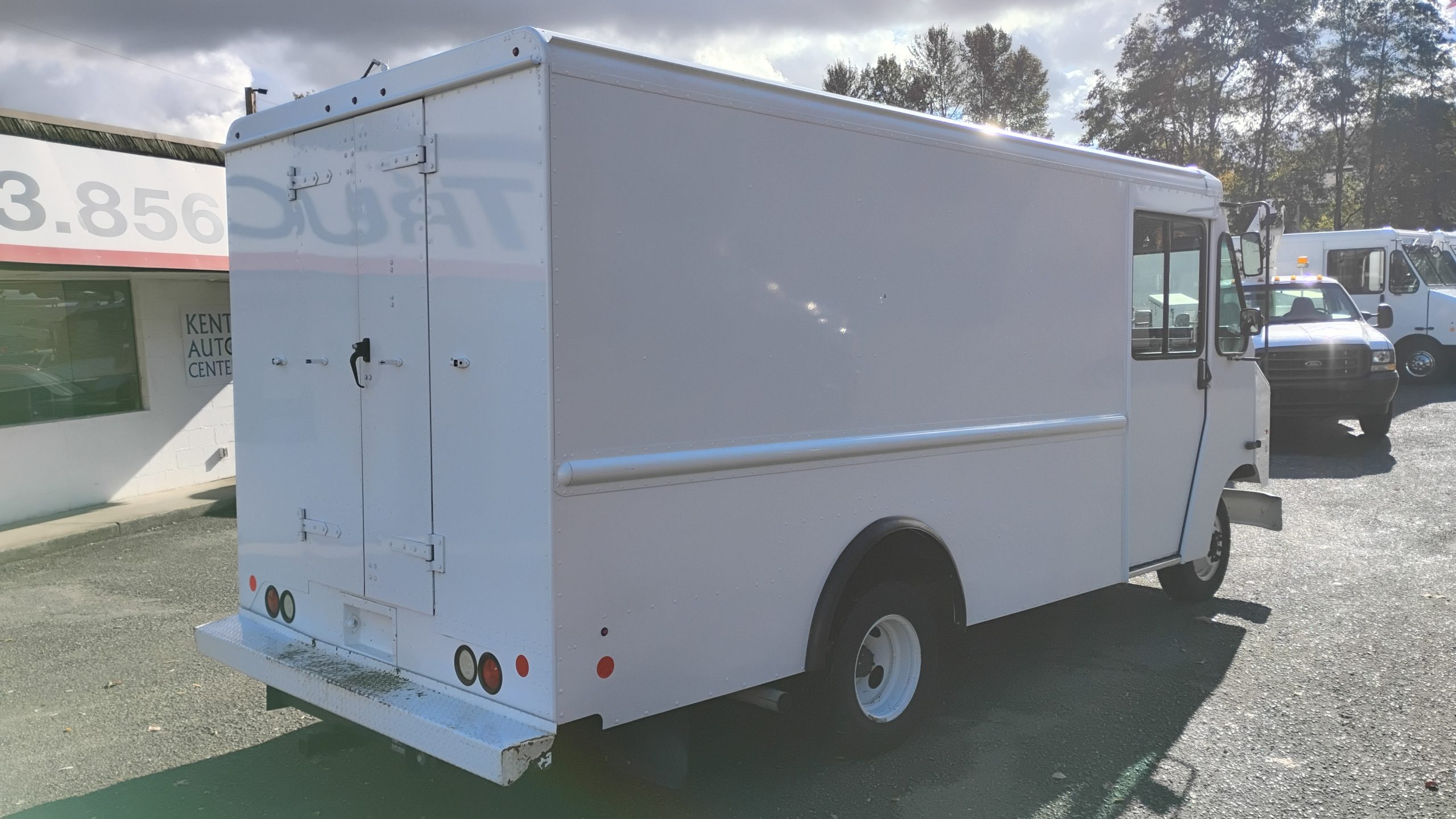 2014 Ford E350 Stepvan - image 3 of 6