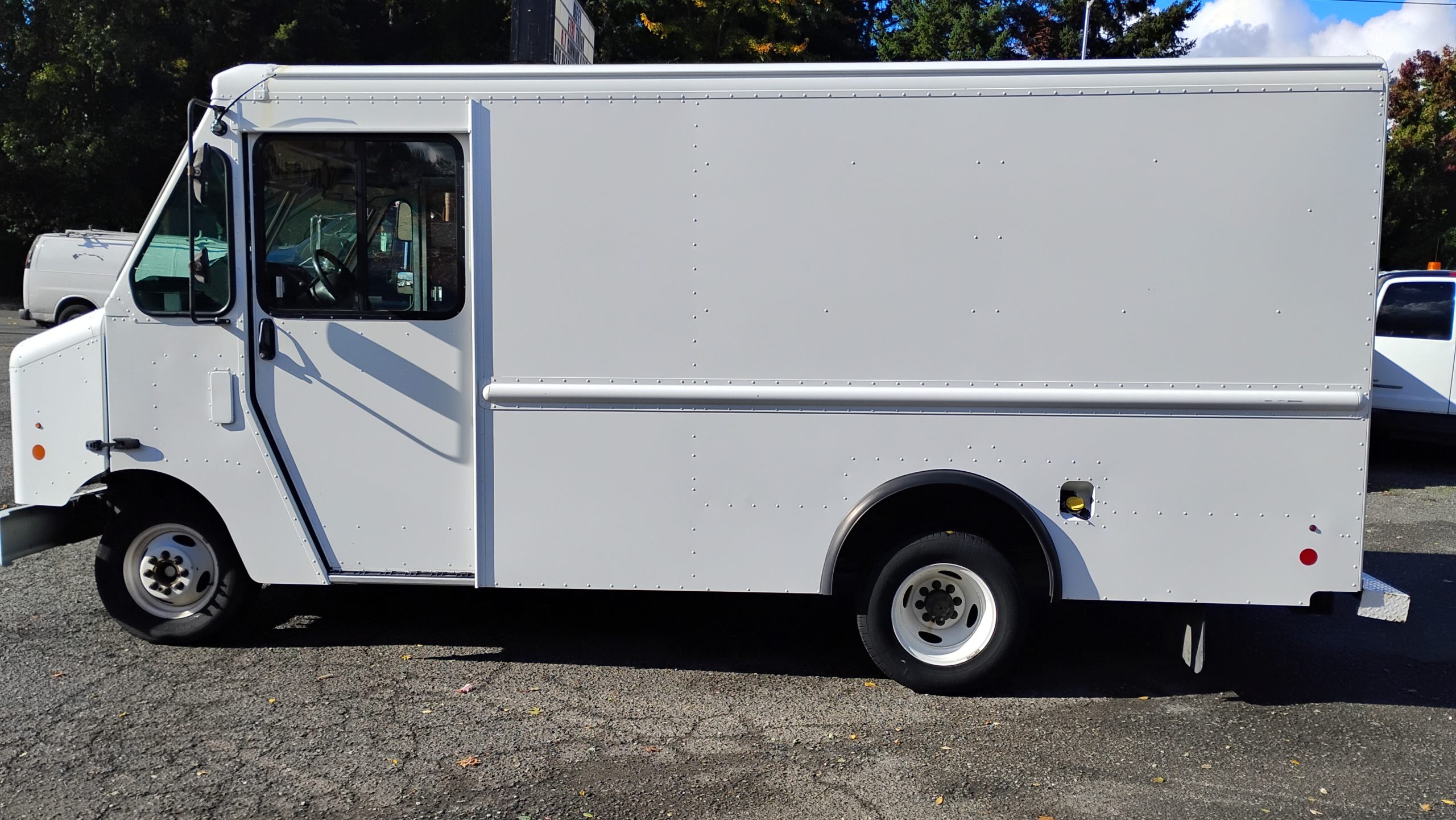 2014 Ford E350 Stepvan - image 6 of 6