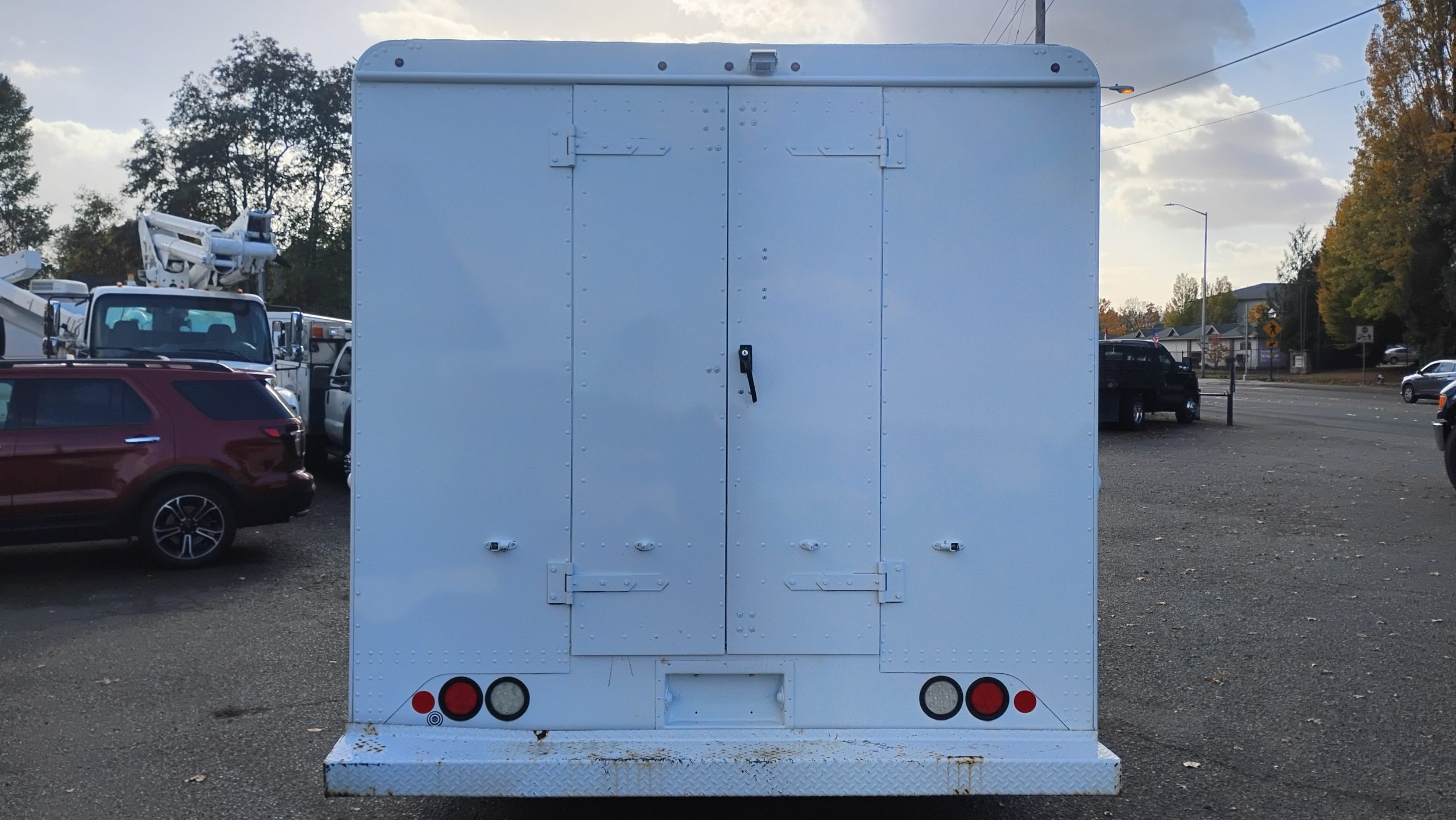 2017 Ford E350 Stepvan - image 4 of 6