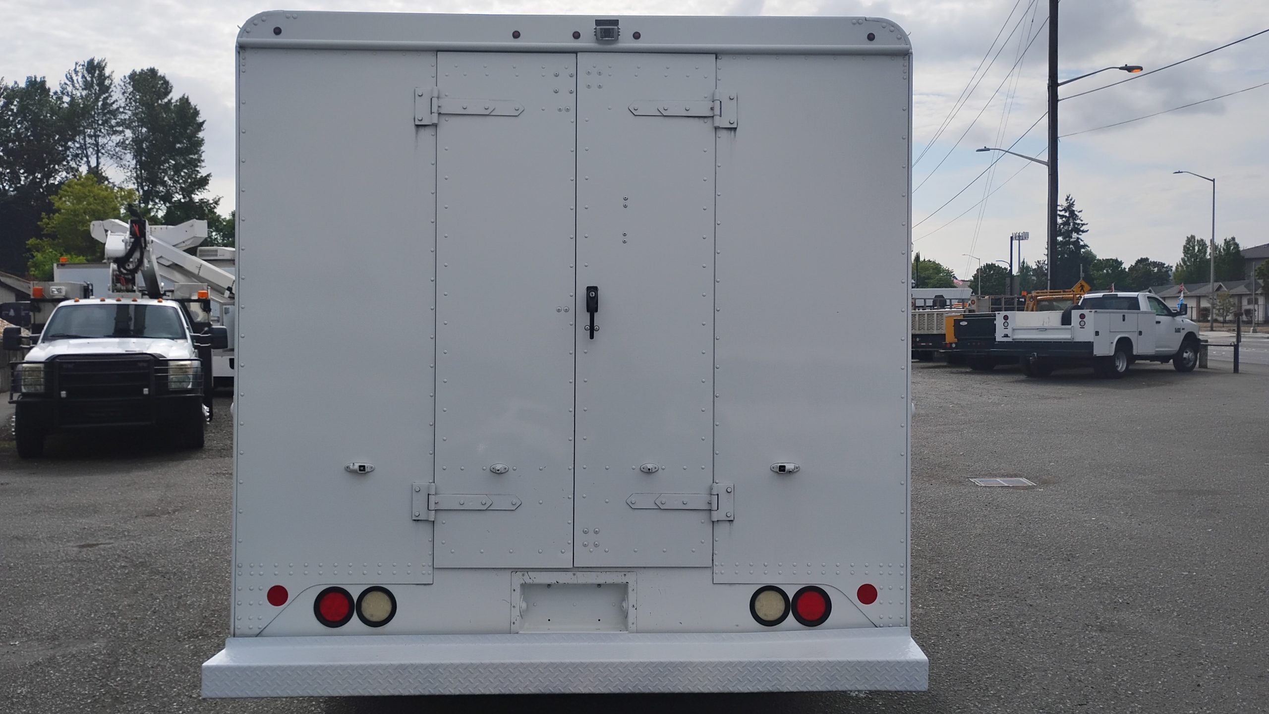 2016 Ford E350 Stepvan - image 4 of 6