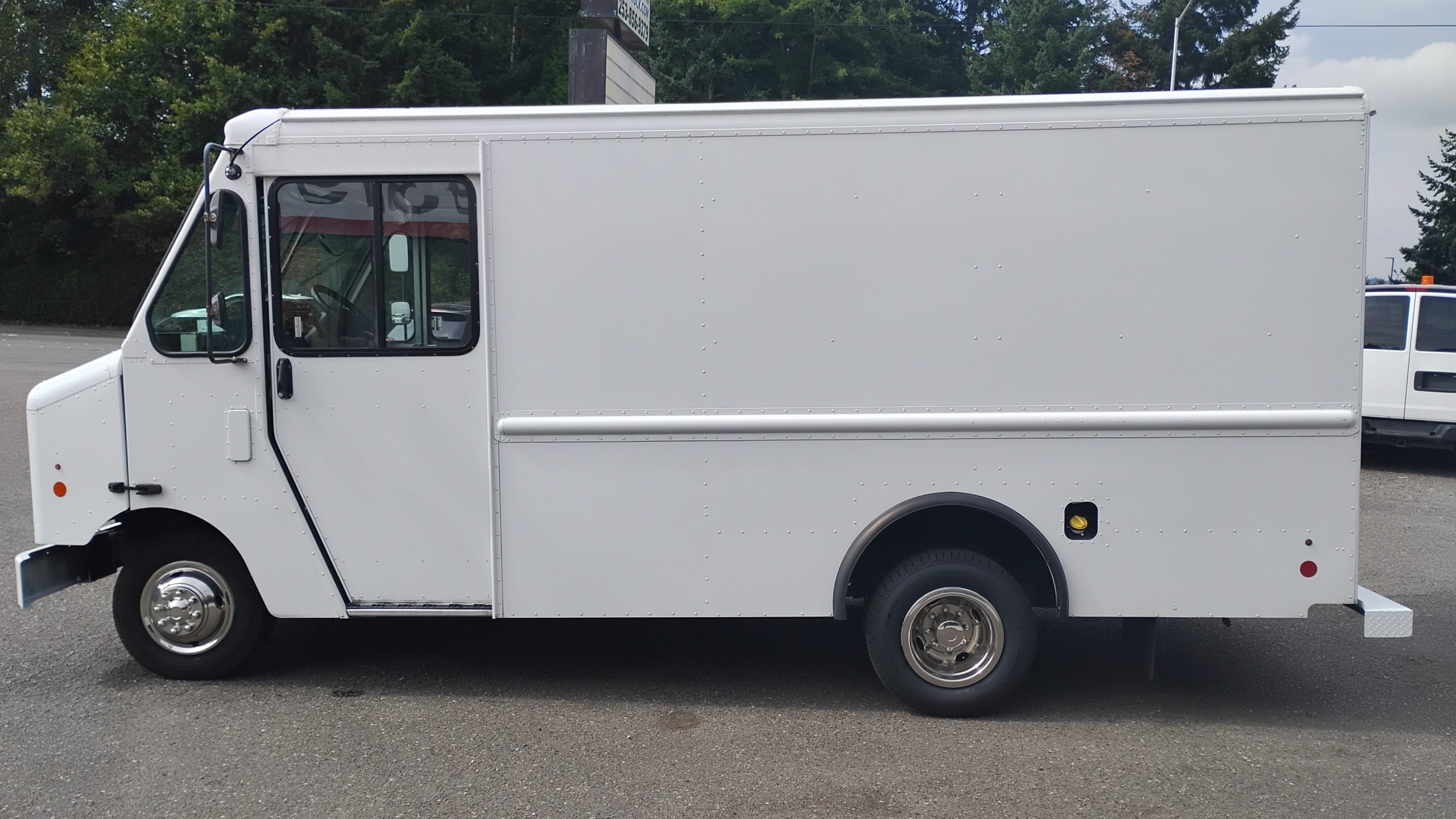 2016 Ford E350 Stepvan - image 6 of 6