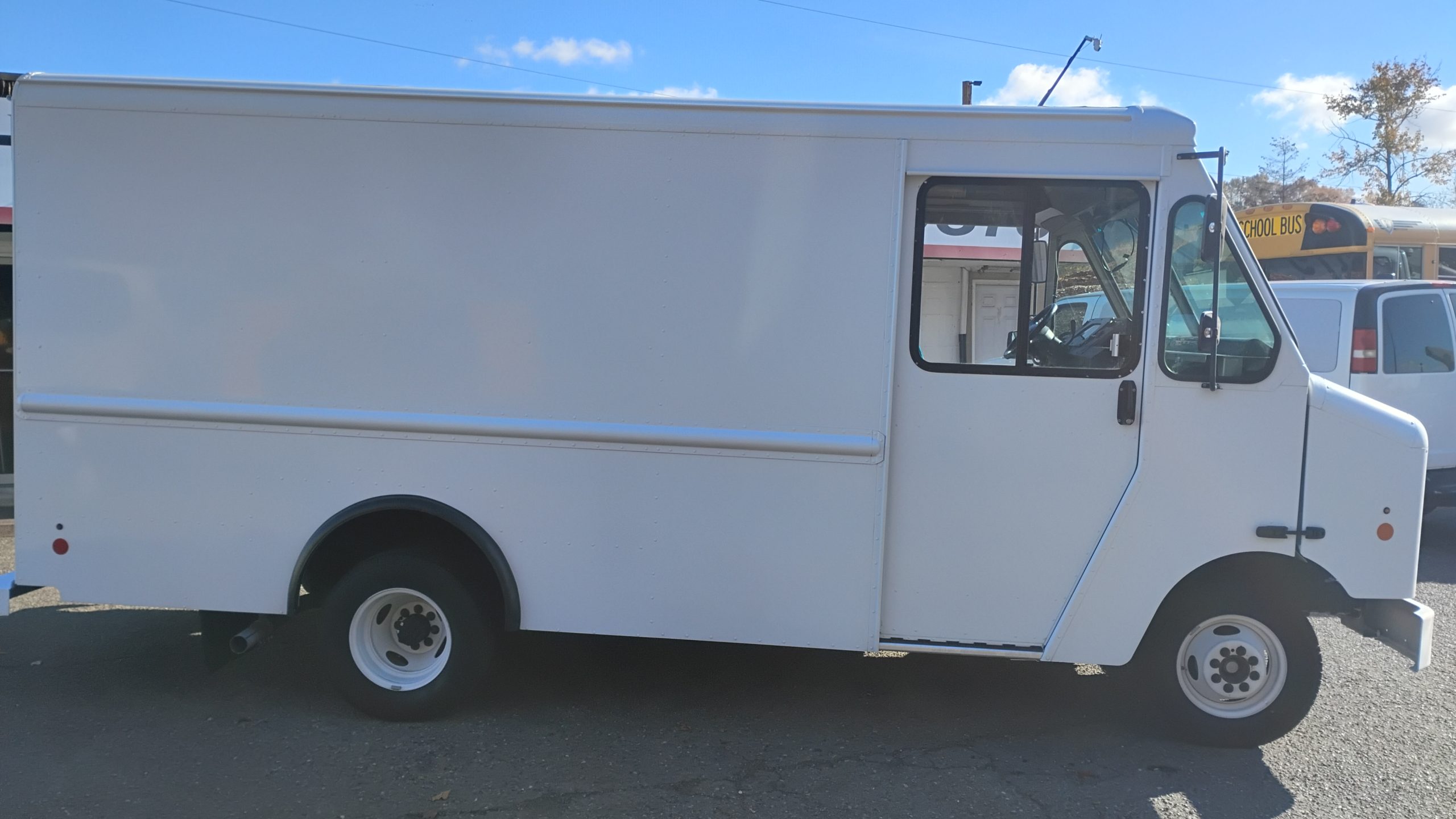 2016 Ford E350 Stepvan 2016 Ford E350 Stepvan - image 2 of 6