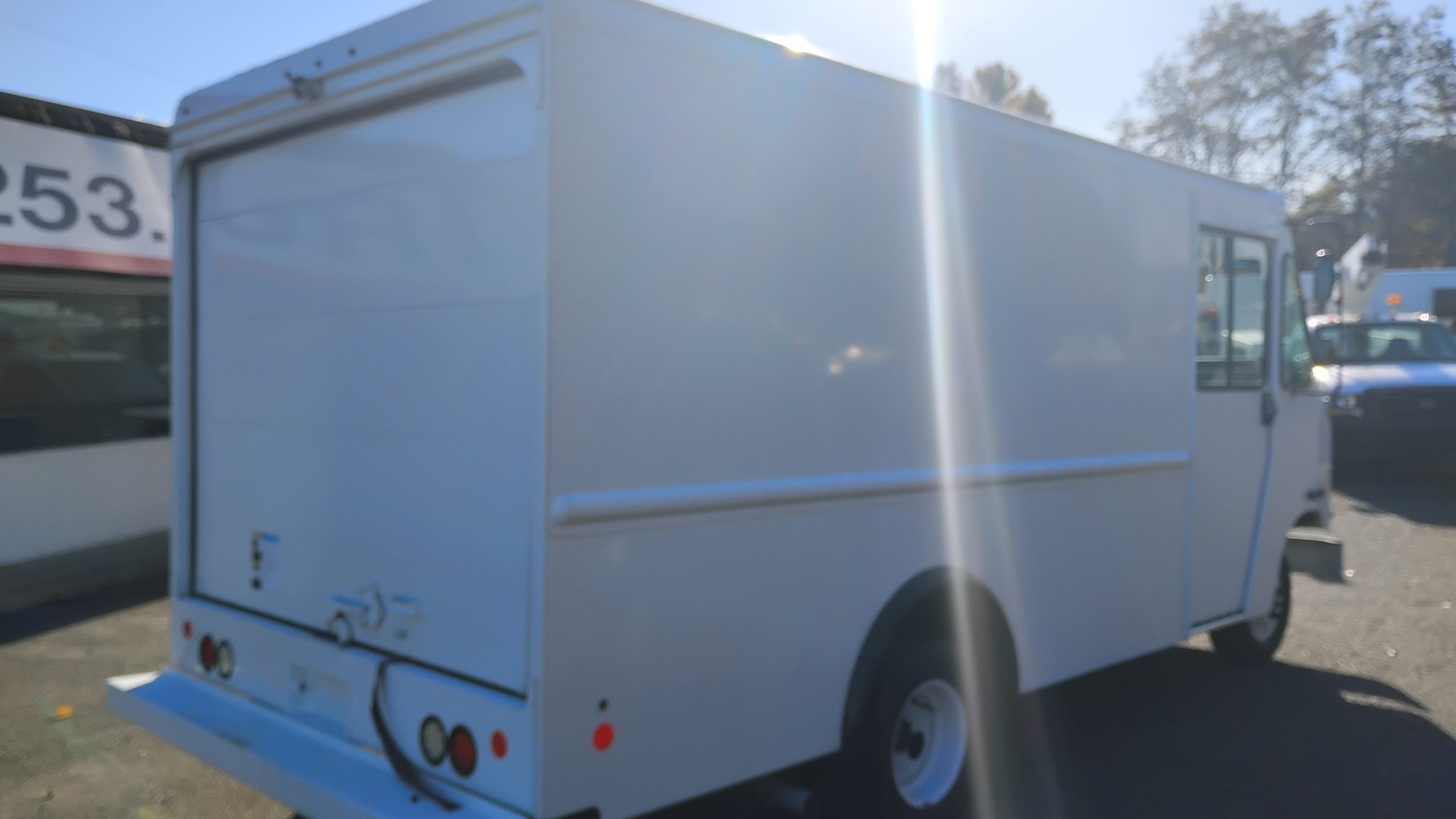 2016 Ford E350 Stepvan 2016 Ford E350 Stepvan - image 3 of 6