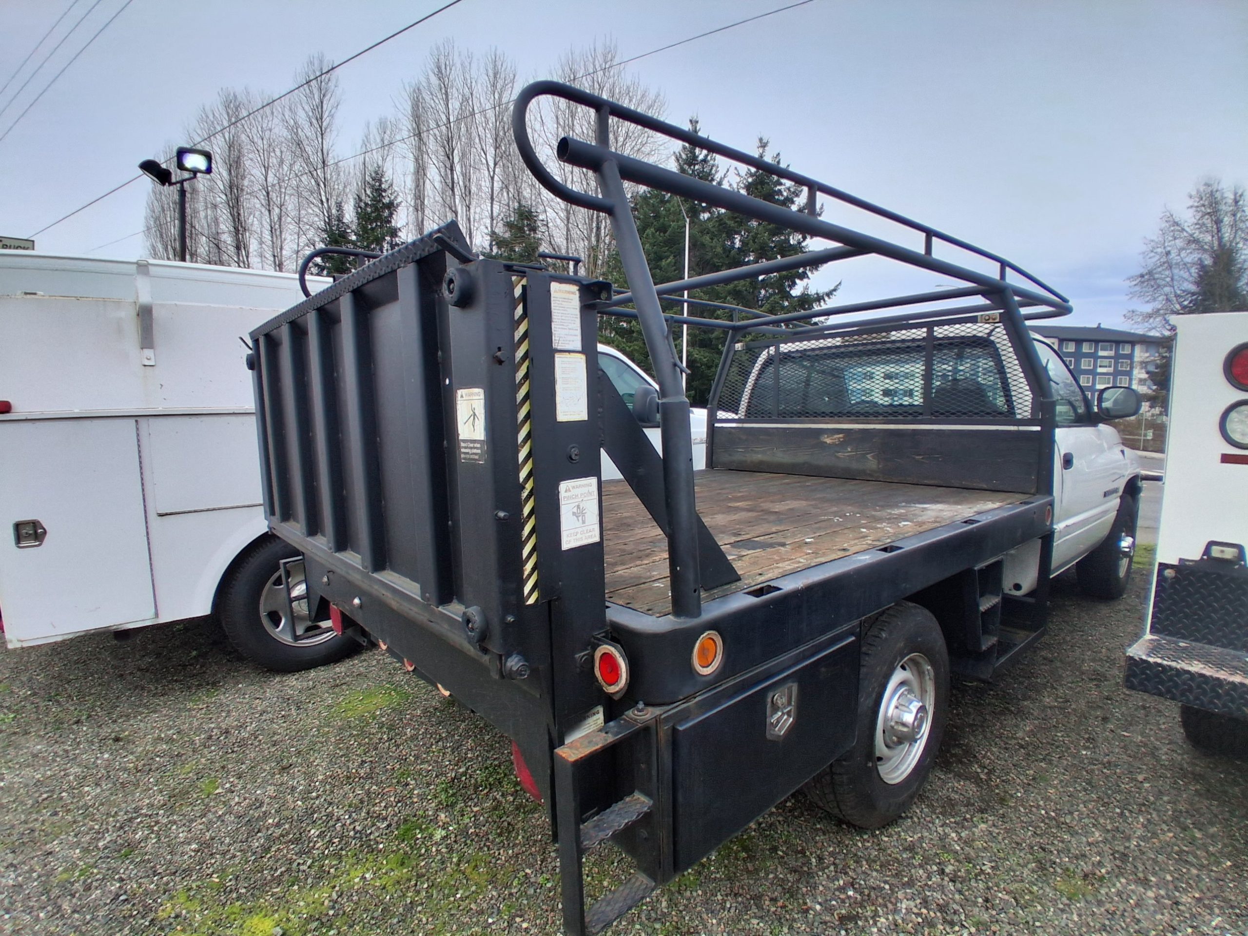 2001 Dodge Flatbed w/Liftgate 2001 Dodge Flatbed w/Liftgate - image 2 of 6