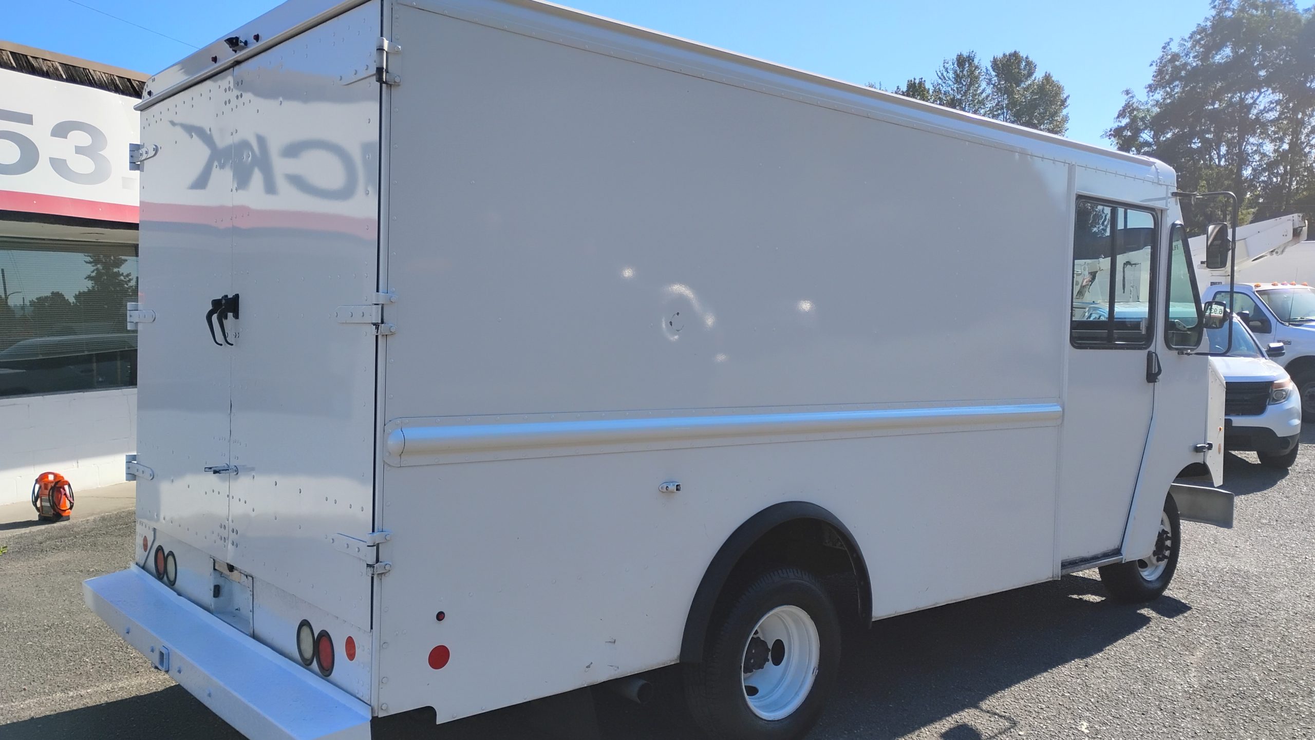 2019 Ford E350 Stepvan 2019 Ford E350 Stepvan - image 3 of 6