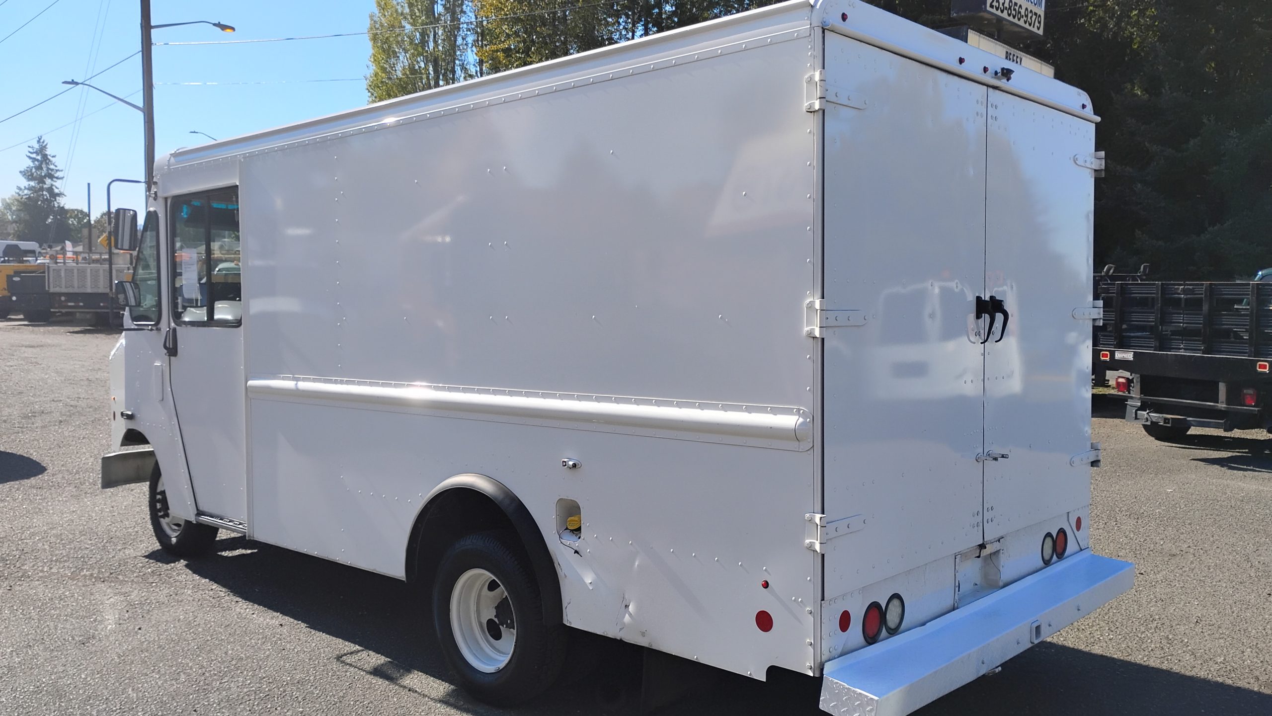 2019 Ford E350 Stepvan 2019 Ford E350 Stepvan - image 5 of 6