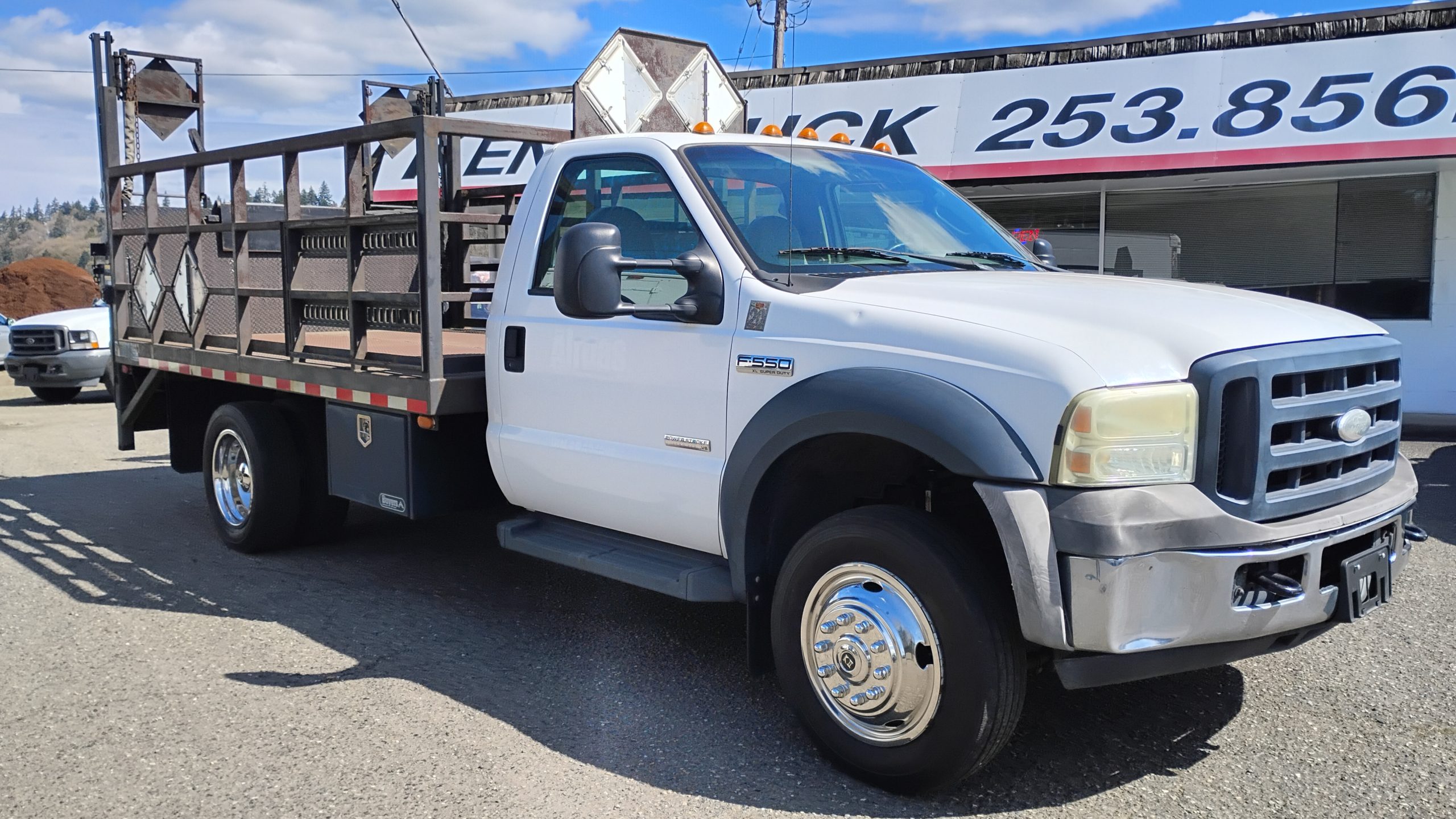 2006 Ford F-550 Flatbed w/Liftgate 2006 Ford F-550 Flatbed w/Liftgate - image 1 of 6