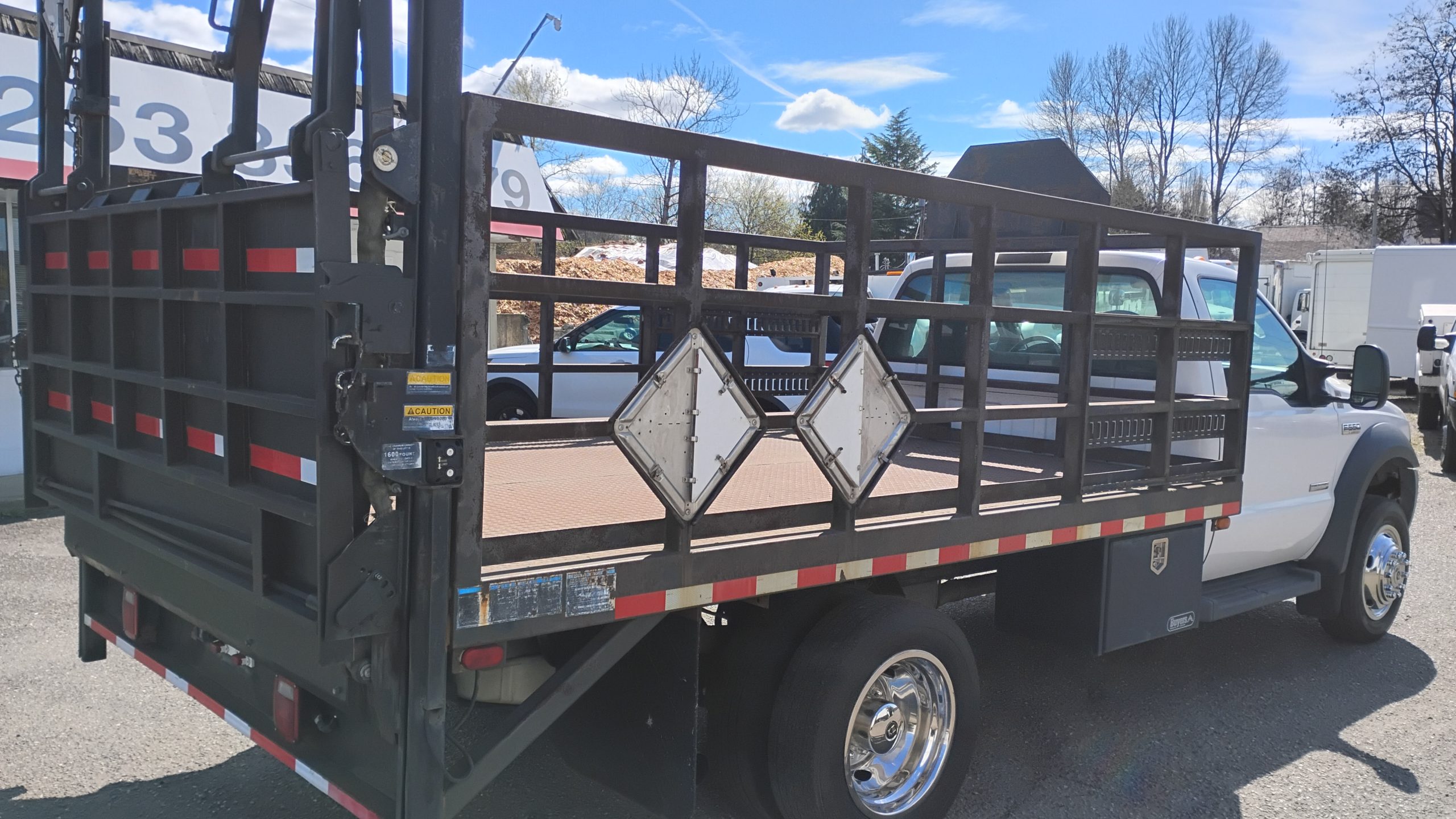 2006 Ford F-550 Flatbed w/Liftgate 2006 Ford F-550 Flatbed w/Liftgate - image 3 of 6