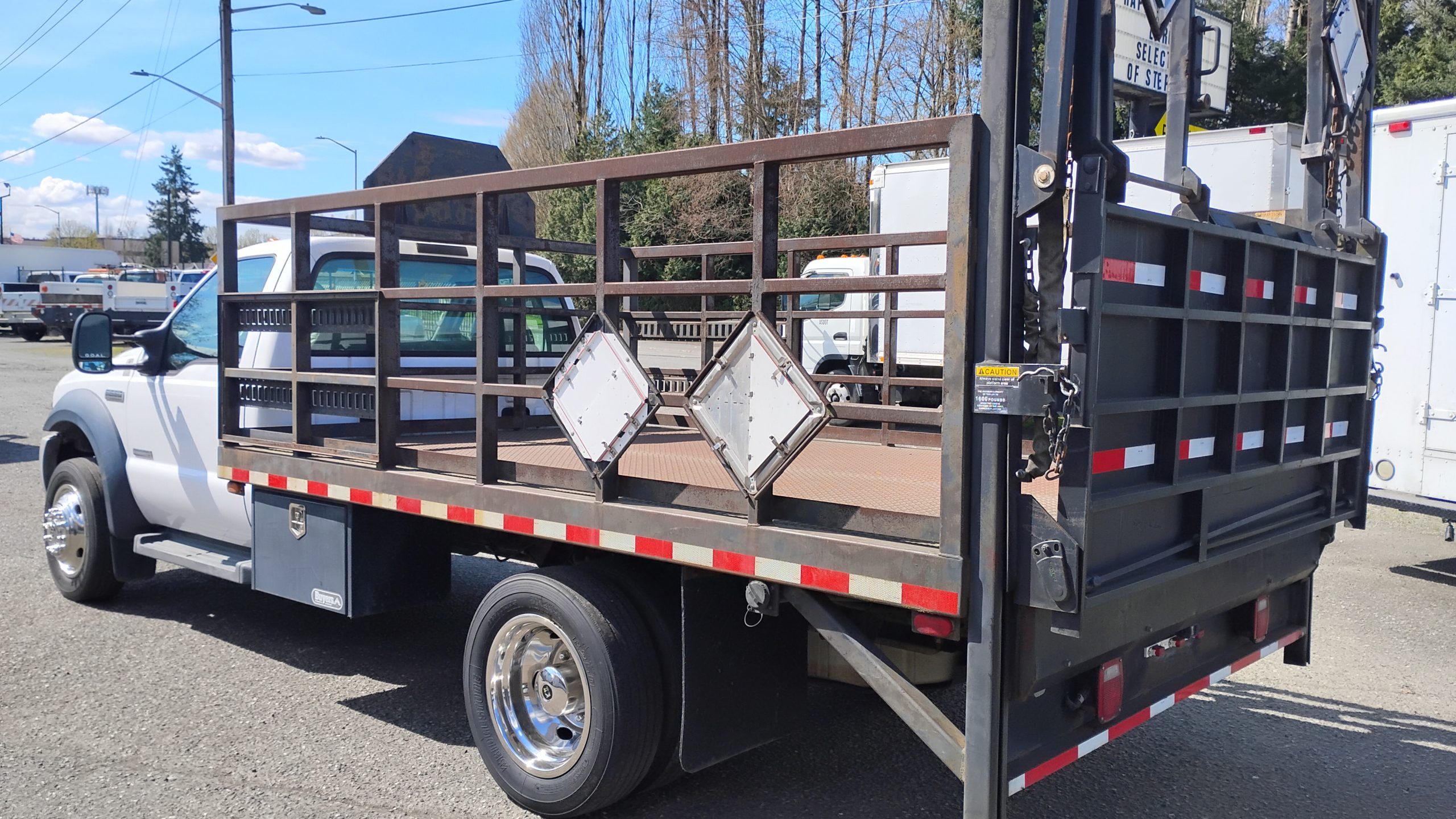 2006 Ford F-550 Flatbed w/Liftgate 2006 Ford F-550 Flatbed w/Liftgate - image 6 of 6