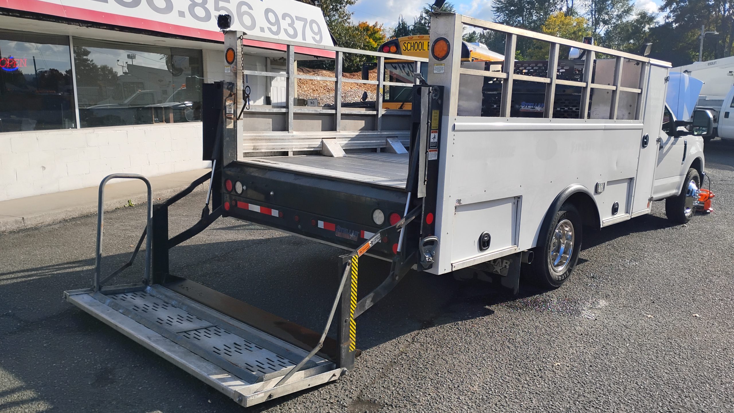 2017 Ford F-350 Service-Body w/Liftgate - image 4 of 6