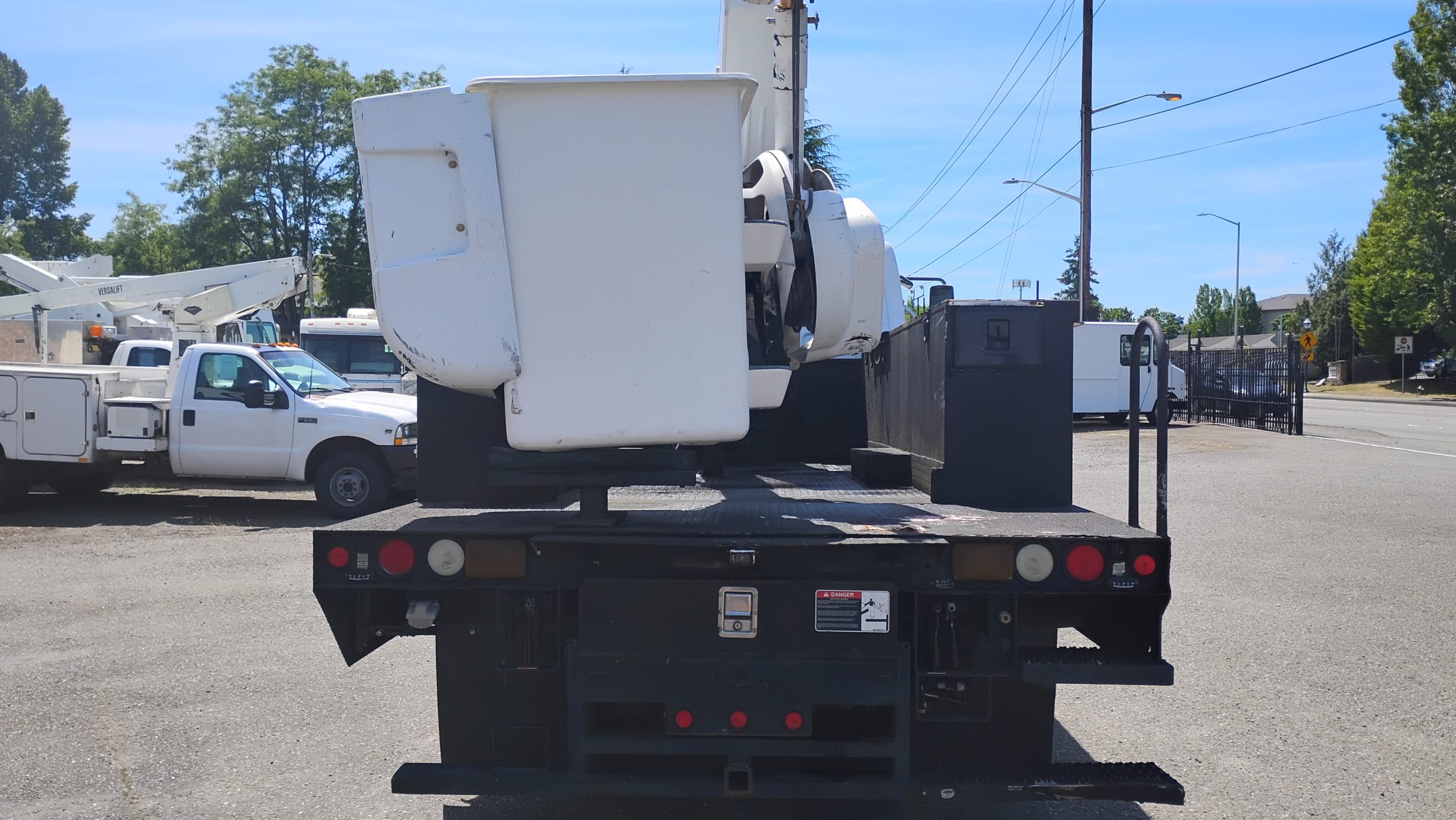 2007 Freightliner M2 BucketTruck - image 5 of 6