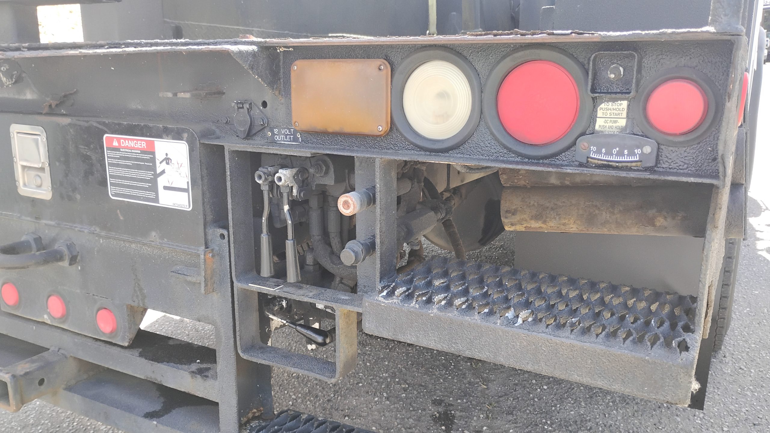 2007 Freightliner M2 BucketTruck - image 6 of 6