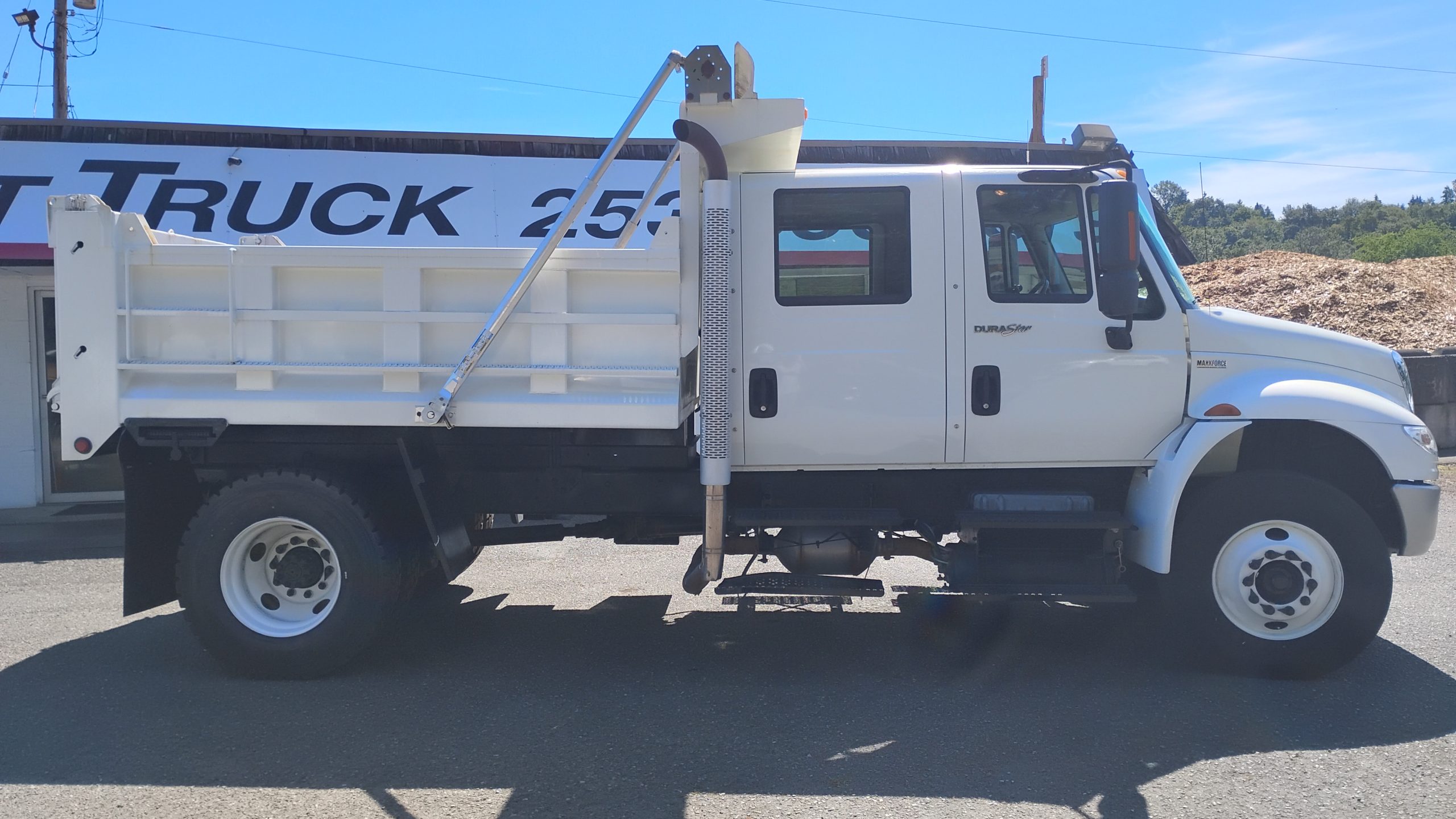 2011 International Durastar Dump - image 2 of 6