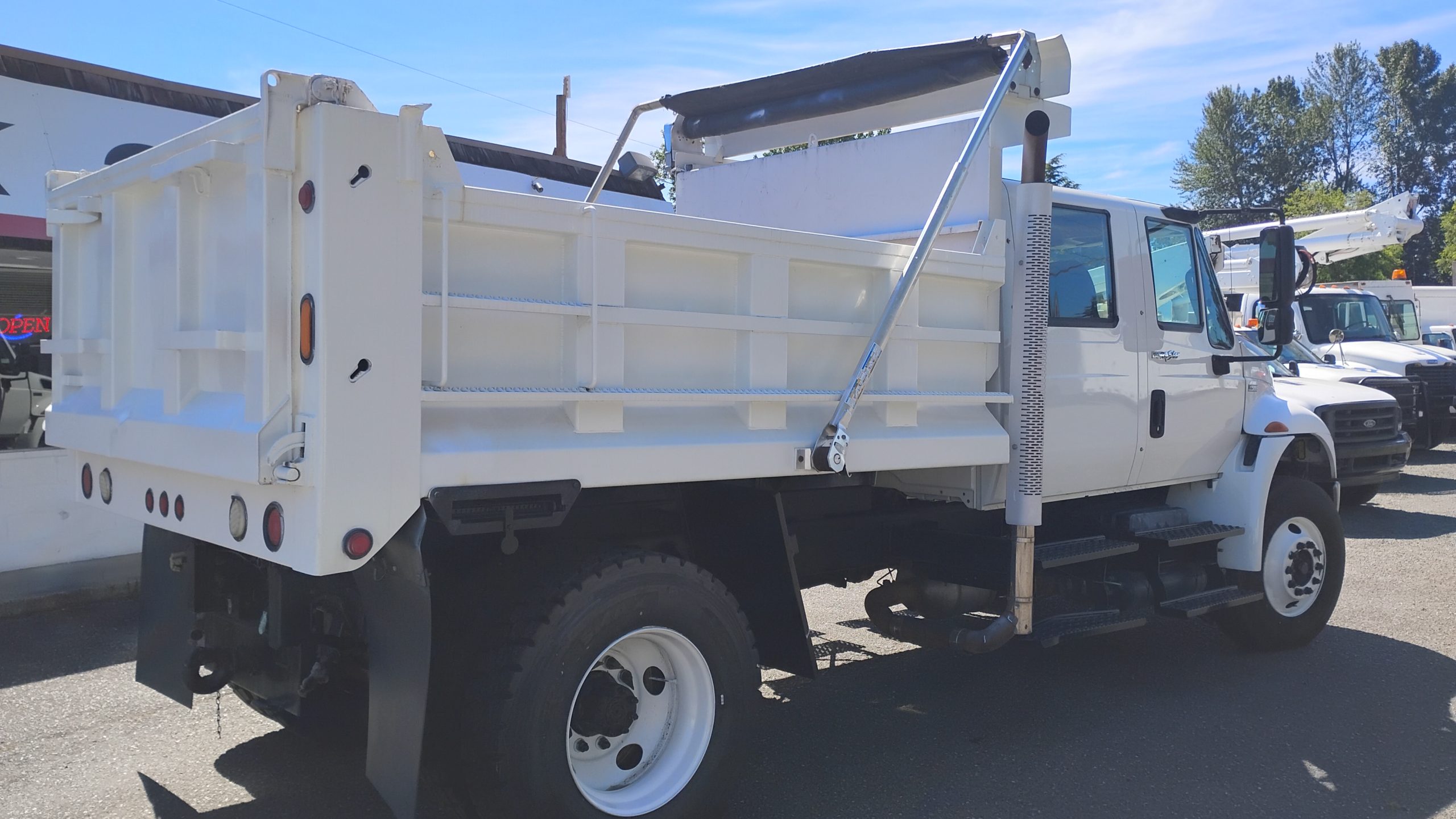 2011 International Durastar Dump - image 3 of 6