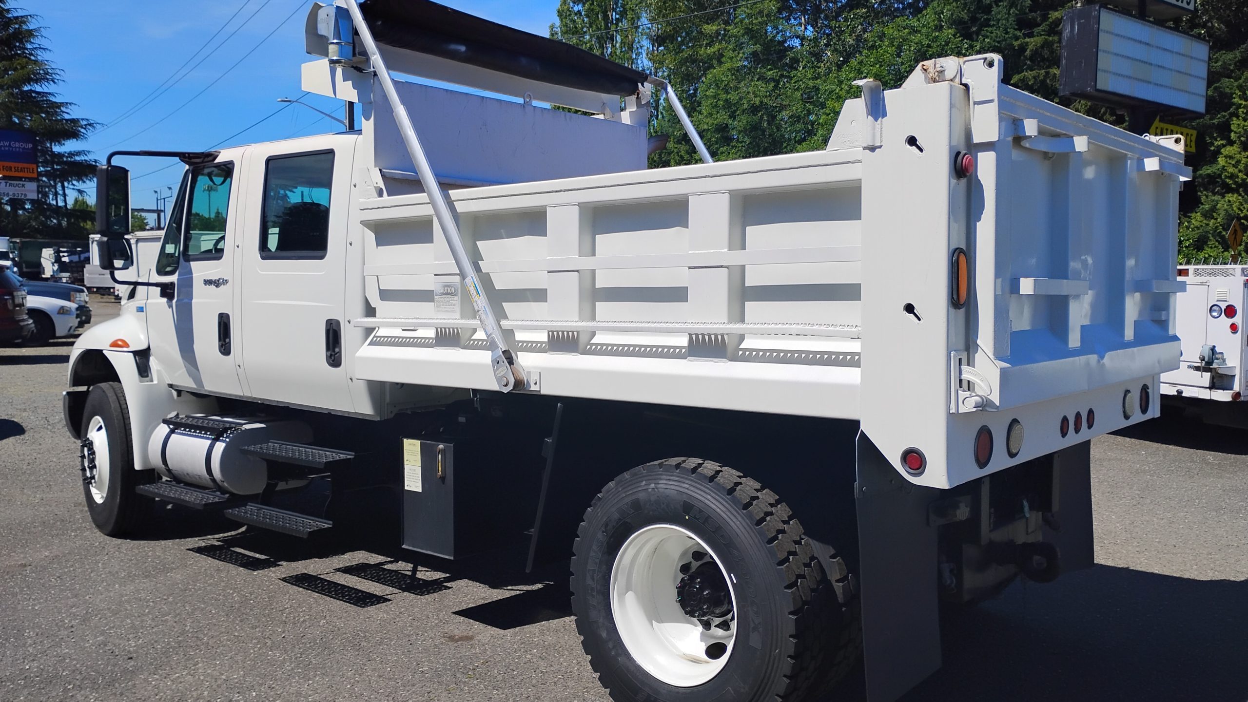 2011 International Durastar Dump - image 6 of 6