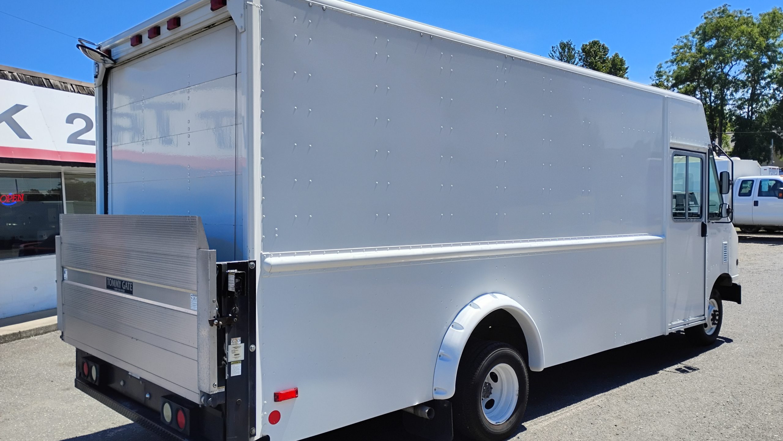 2012 Ford E450 Stepvan (18ft.) - image 3 of 6